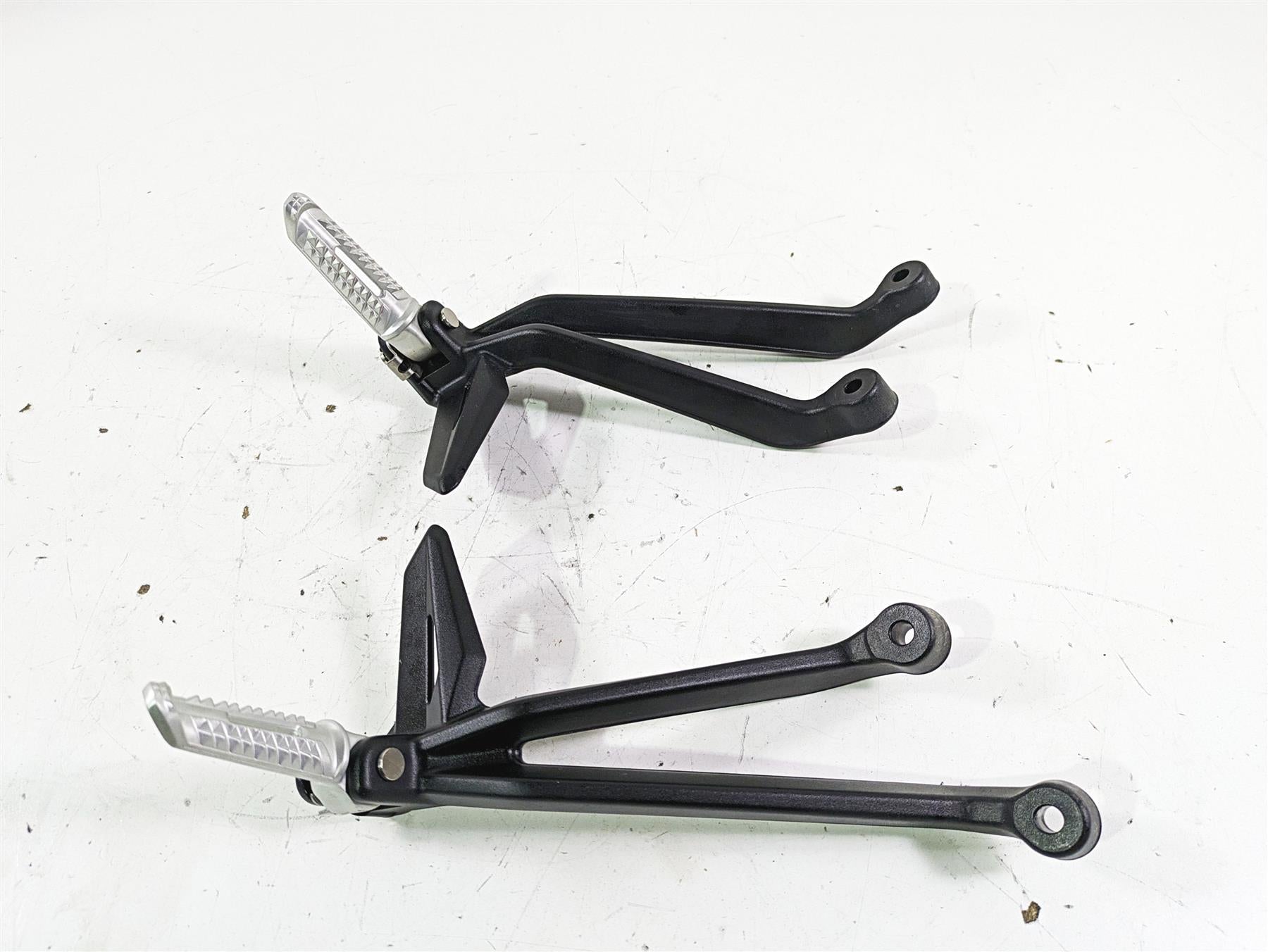 2023 Triumph Street Triple 765 RS Rear Passenger Footpeg Set T2088156 T2088157 {{ shop.shopifyCountryName }} - Mototech271