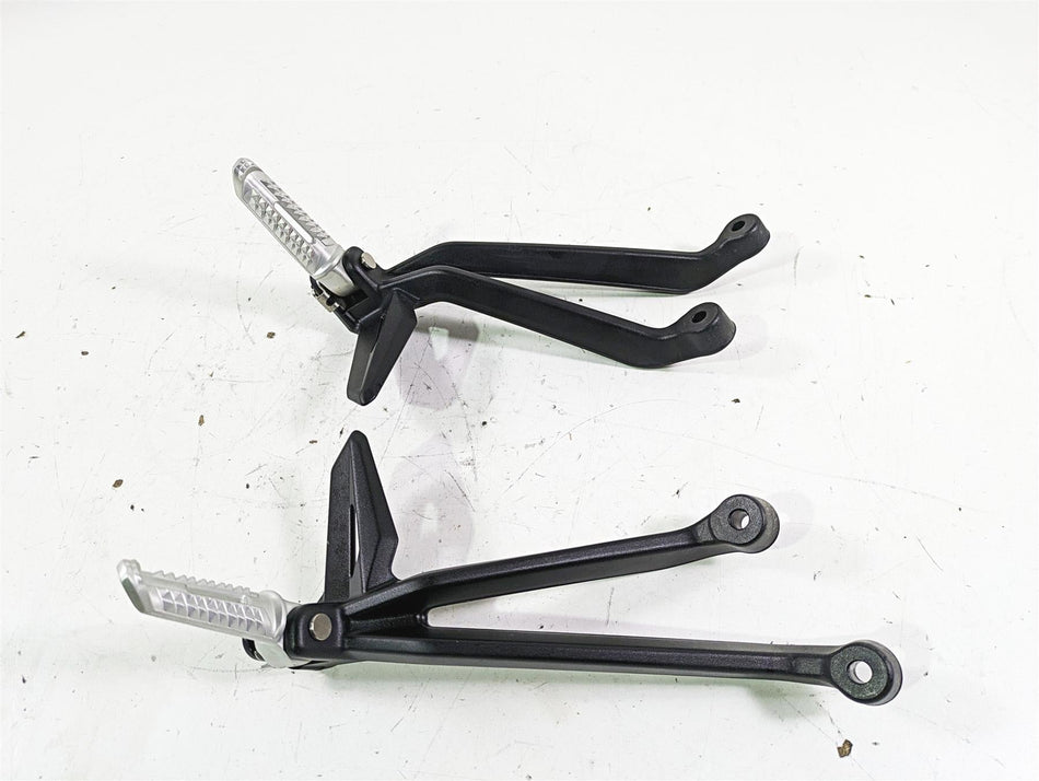 2023 Triumph Street Triple 765 RS Rear Passenger Footpeg Set T2088156 T2088157 {{ shop.shopifyCountryName }} - Mototech271