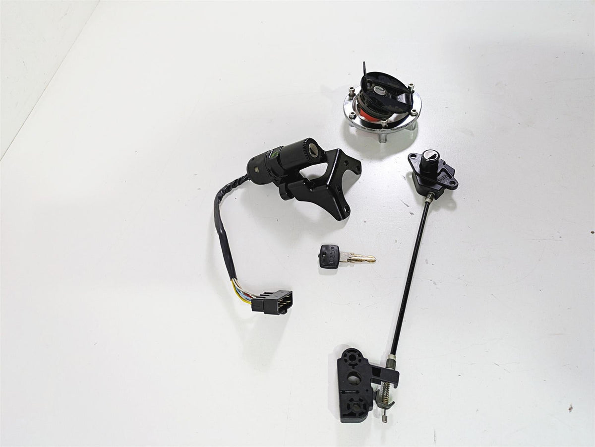 2006 Triumph Rocket 3 Ignition Switch Key Lock Tank Cap Set T2501074 T2502540 {{ shop.shopifyCountryName }} - Mototech271