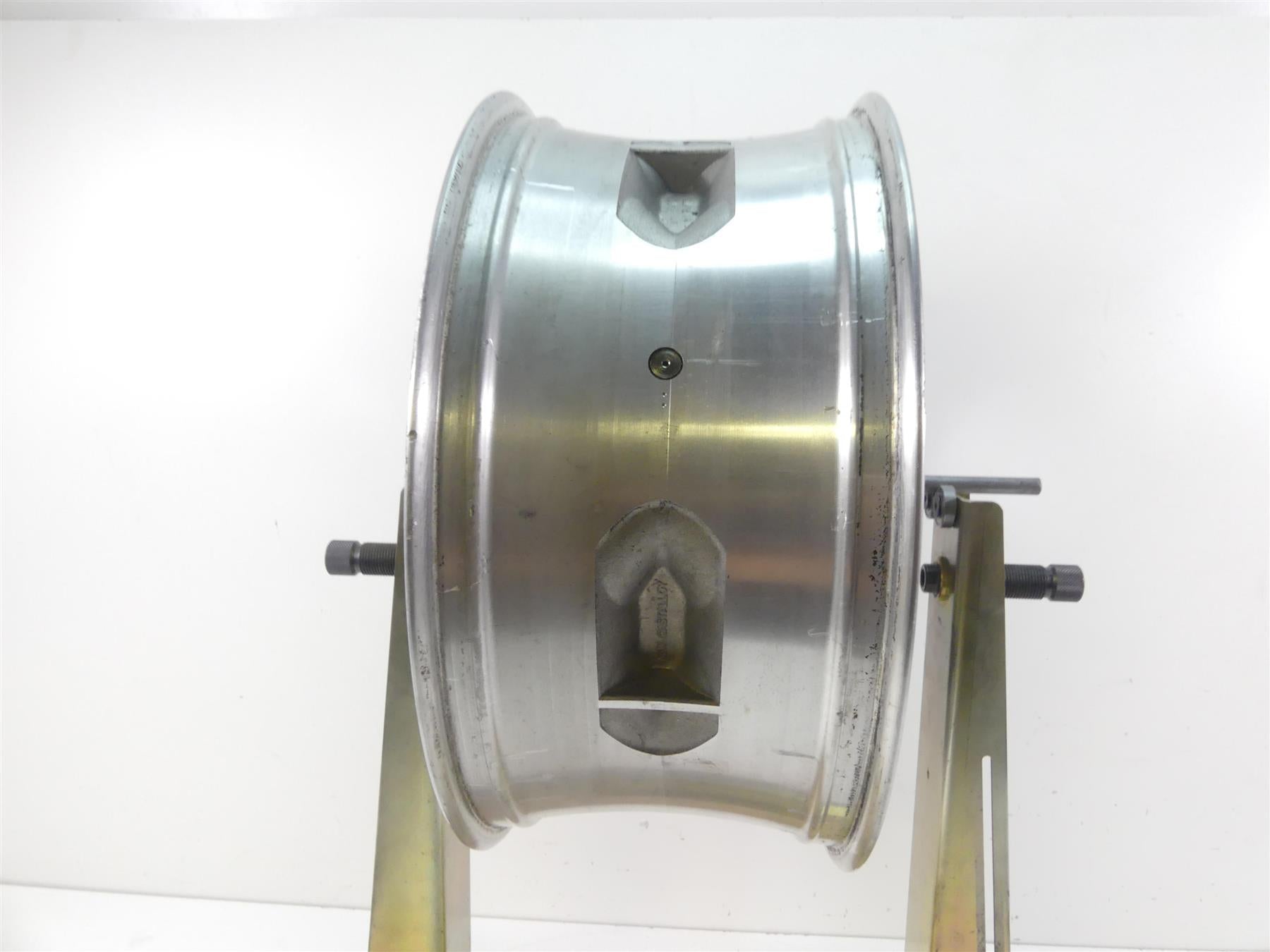 2011 Harley VRSCF Muscle Rod Straight Rear Wheel Rim 18x8 40900169 {{ shop.shopifyCountryName }} - Mototech271