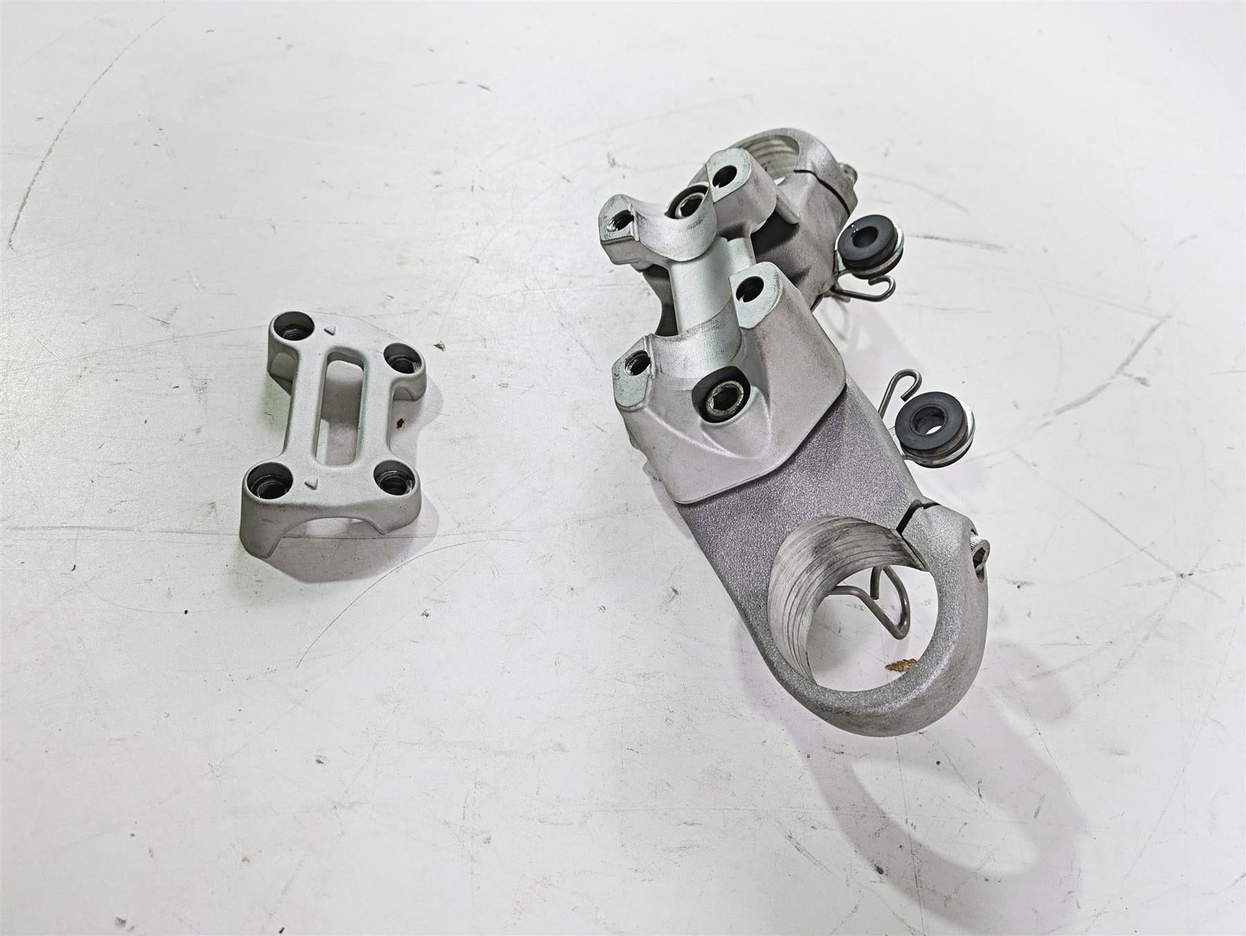 2009 Ducati Monster 1100 S Upper Triple Tree & Handlebar Mount Riser 34120681A {{ shop.shopifyCountryName }} - Mototech271