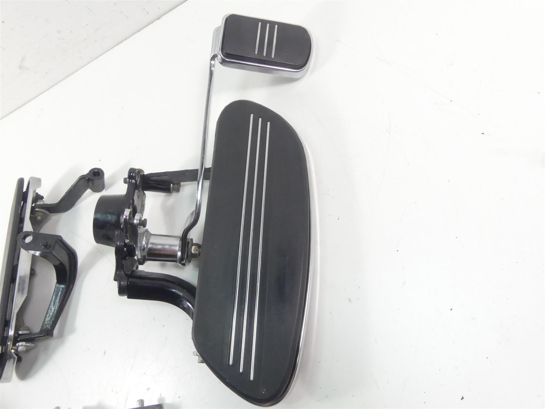 2013 Harley Touring FLTRX Road Glide Front Floorboards & Rear Footpegs 50518-09 {{ shop.shopifyCountryName }} - Mototech271