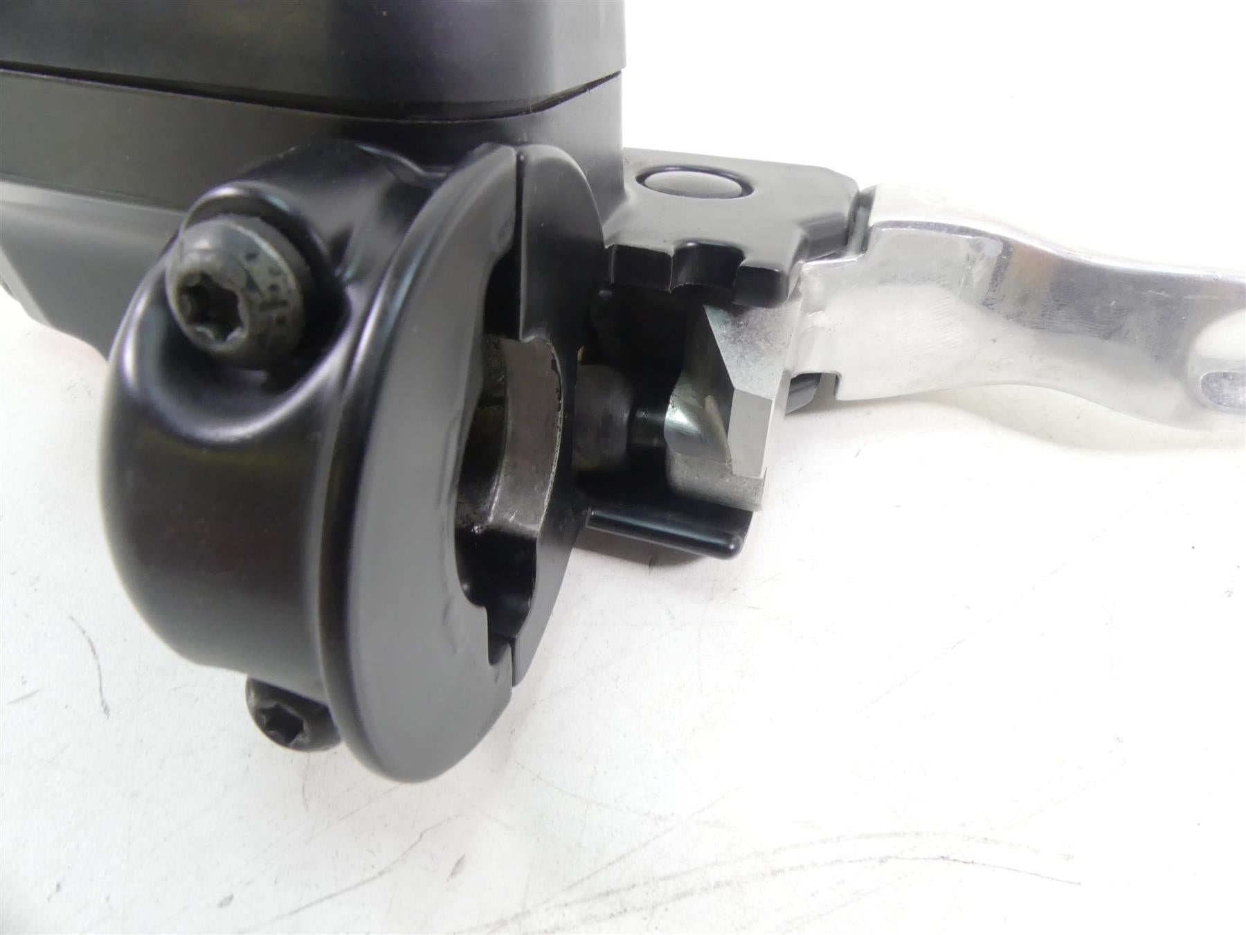 2013 Harley VRSCF Muscle V-Rod Front Brake Master Cylinder 11/16 44551-08F {{ shop.shopifyCountryName }} - Mototech271