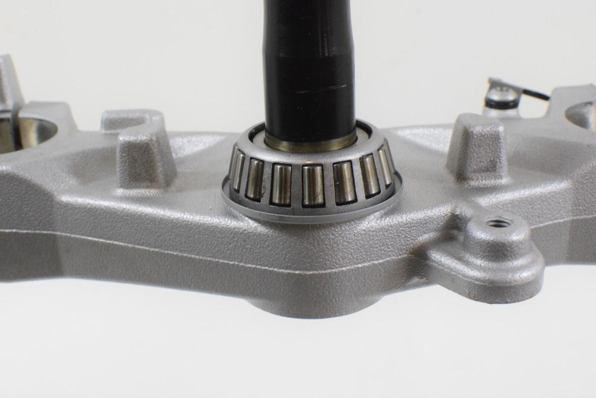 2009 BMW F800 ST K71 Lower Triple Tree Fork Clamp Yoke Stem 31427724818 {{ shop.shopifyCountryName }} - Mototech271