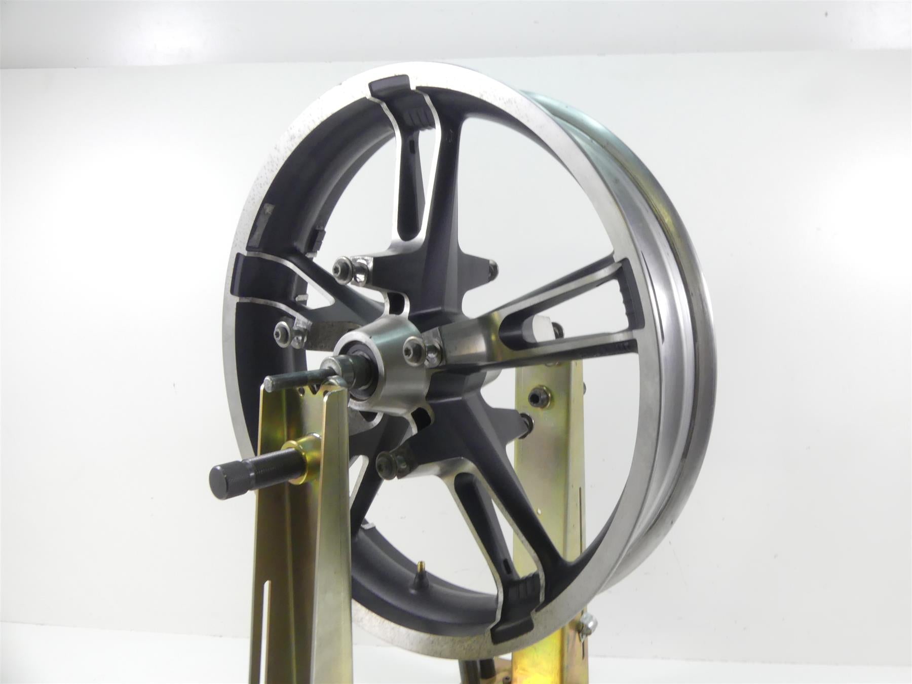2016 Harley Touring FLTRX Road Glide Straight Front Wheel Rim 19x3.5 43300027 {{ shop.shopifyCountryName }} - Mototech271