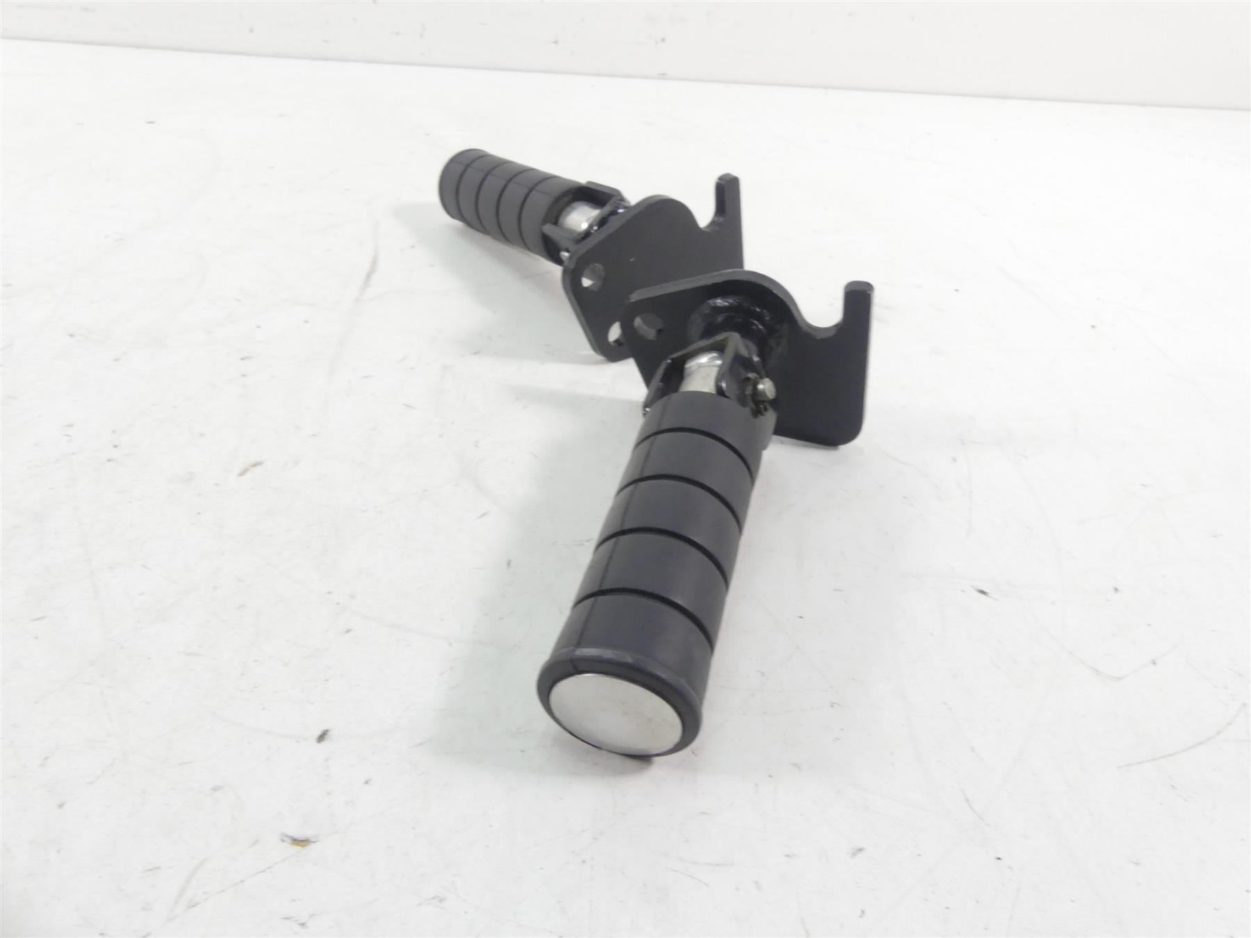 2002 Yamaha XVS1100 V-Star Rear Passenger Footpeg Foot Rest Set 5EL-27430-00-00 {{ shop.shopifyCountryName }} - Mototech271