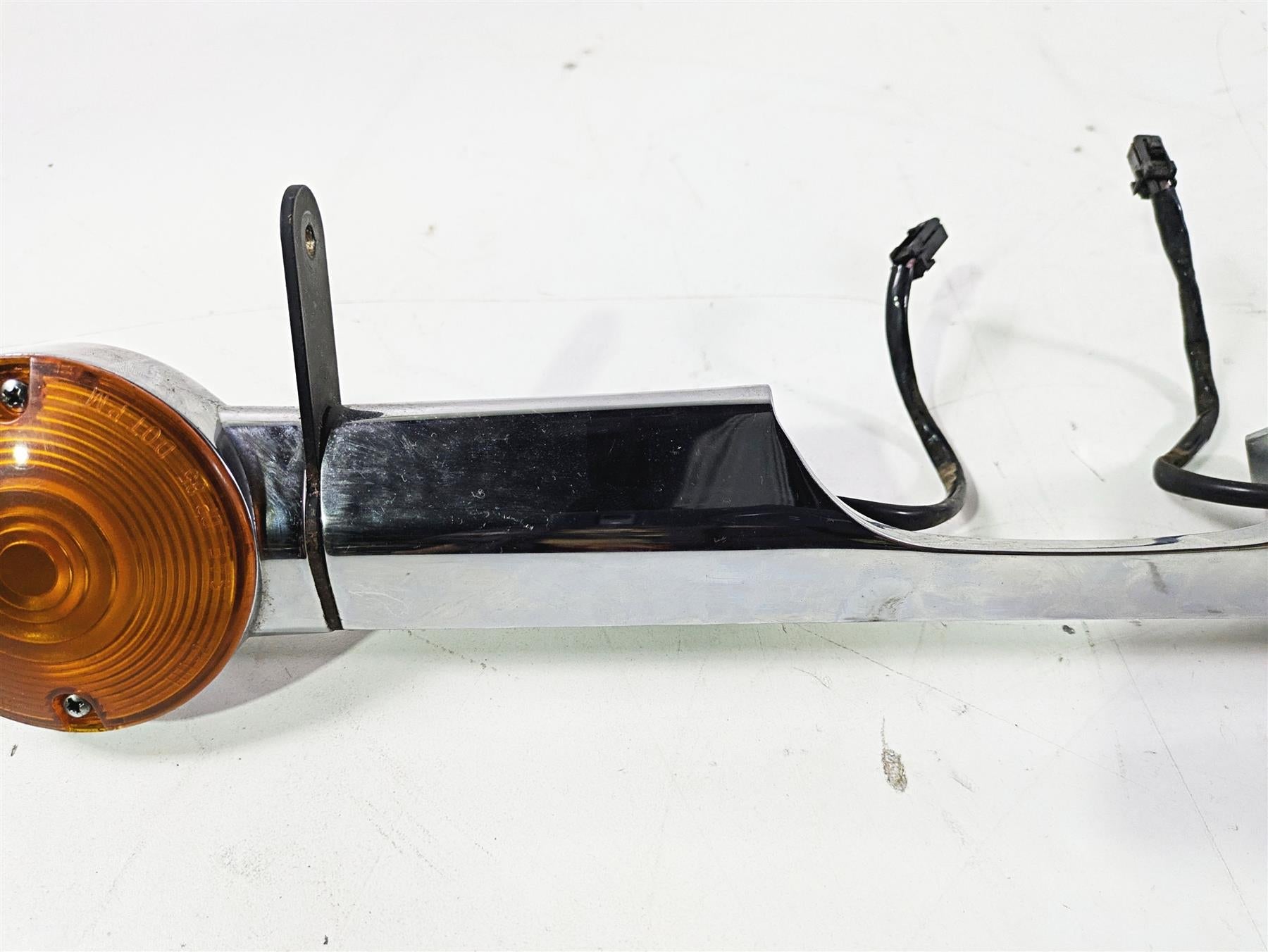 2008 Harley Touring FLHTP Electra Glide Rear Turn Signal Blinker Bar 68510-74C {{ shop.shopifyCountryName }} - Mototech271