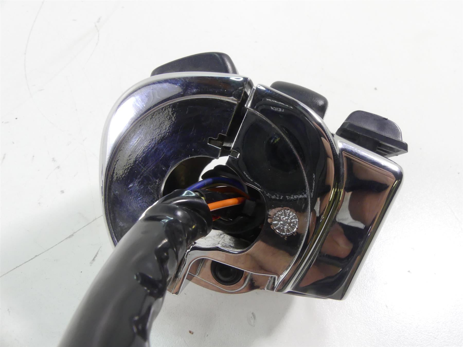 2007 Harley Touring FLHTCU SE CVO Electra Glide Right Control Switch 71684-06A {{ shop.shopifyCountryName }} - Mototech271