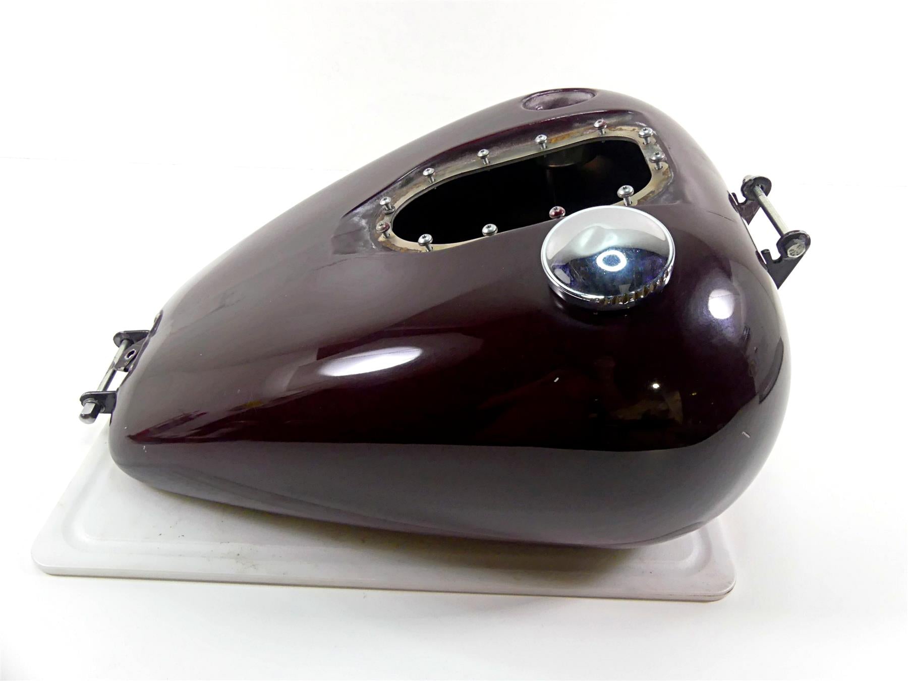 2017 Harley Dyna FXDB Street Bob Fuel Gas Petrol Tank -Dented 61000707 {{ shop.shopifyCountryName }} - Mototech271