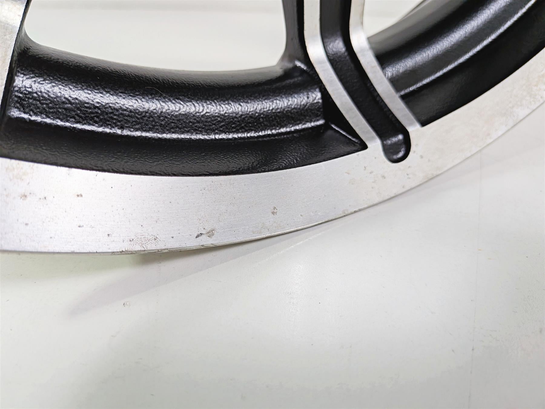 2018 Harley FLHTCU Touring Electra Glide Straight 17x3 10Sp Front Wheel 43300019-Mototech271