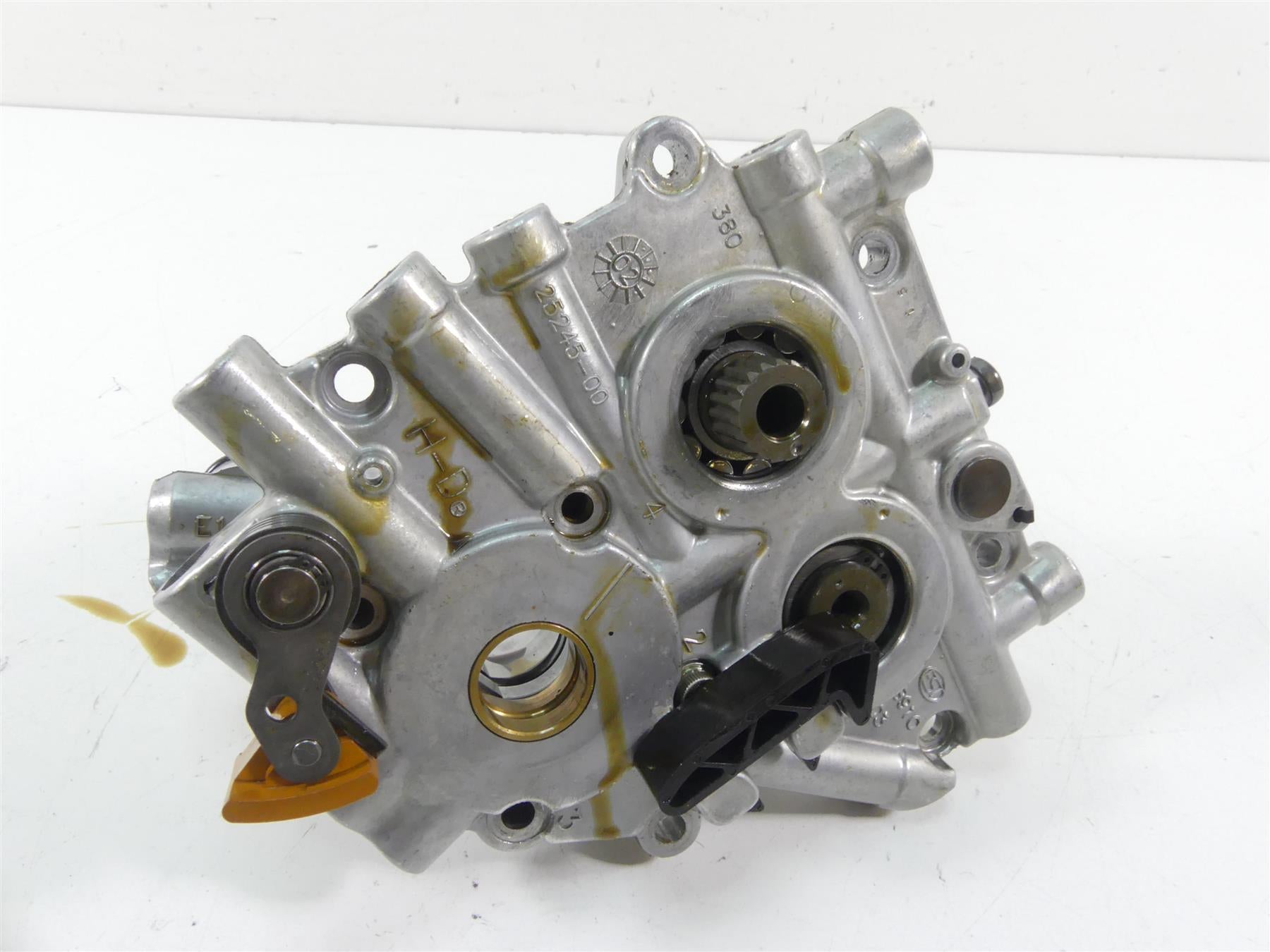 2002 Harley Softail FXSTDI Deuce Camshaft Plate Holder Oil Pump Set 25245-00 {{ shop.shopifyCountryName }} - Mototech271