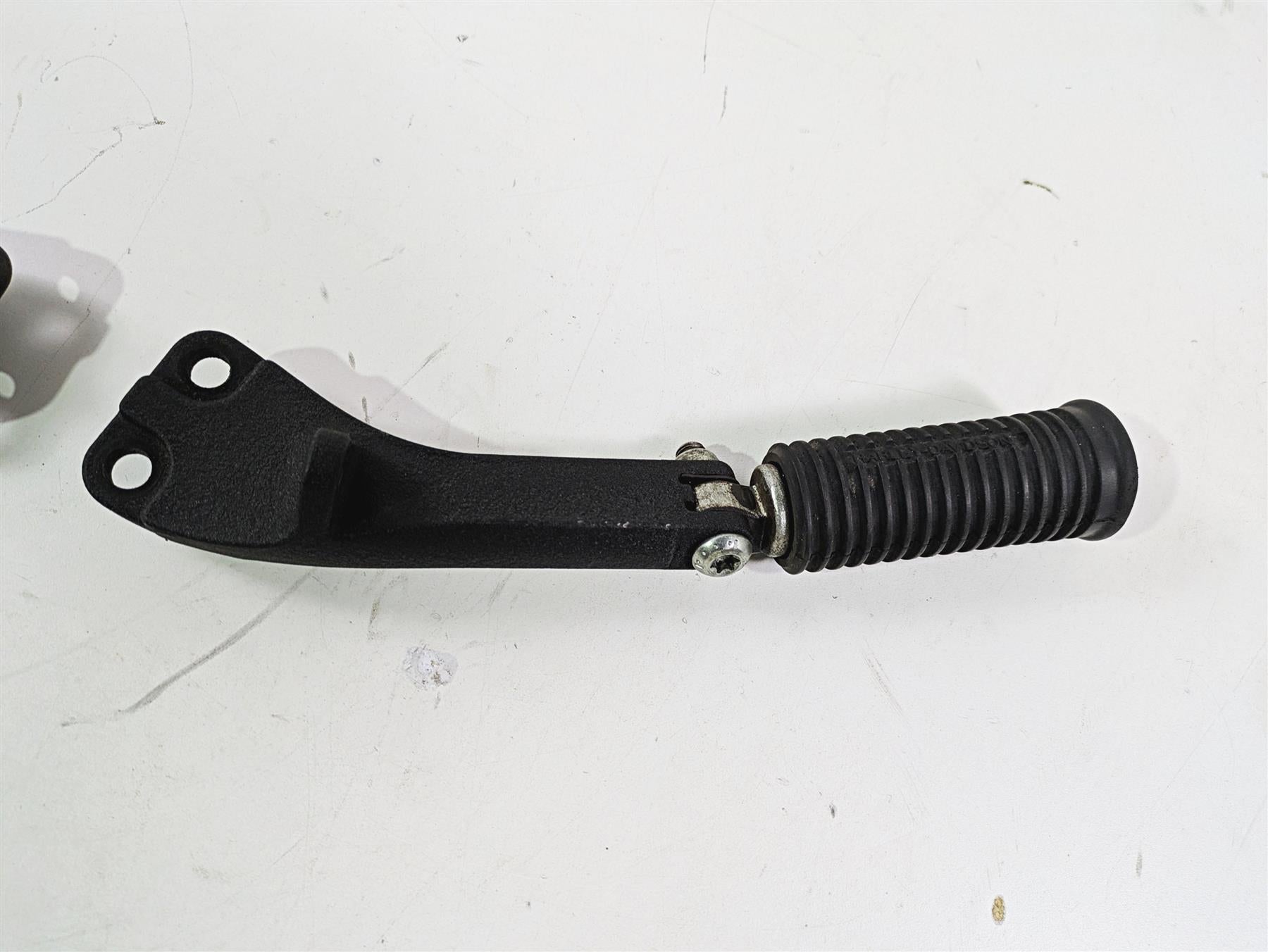 2008 Harley FXDL Dyna Low Rider 105TH Passenger Foot Peg Set 49224-06A 49230-06 {{ shop.shopifyCountryName }} - Mototech271