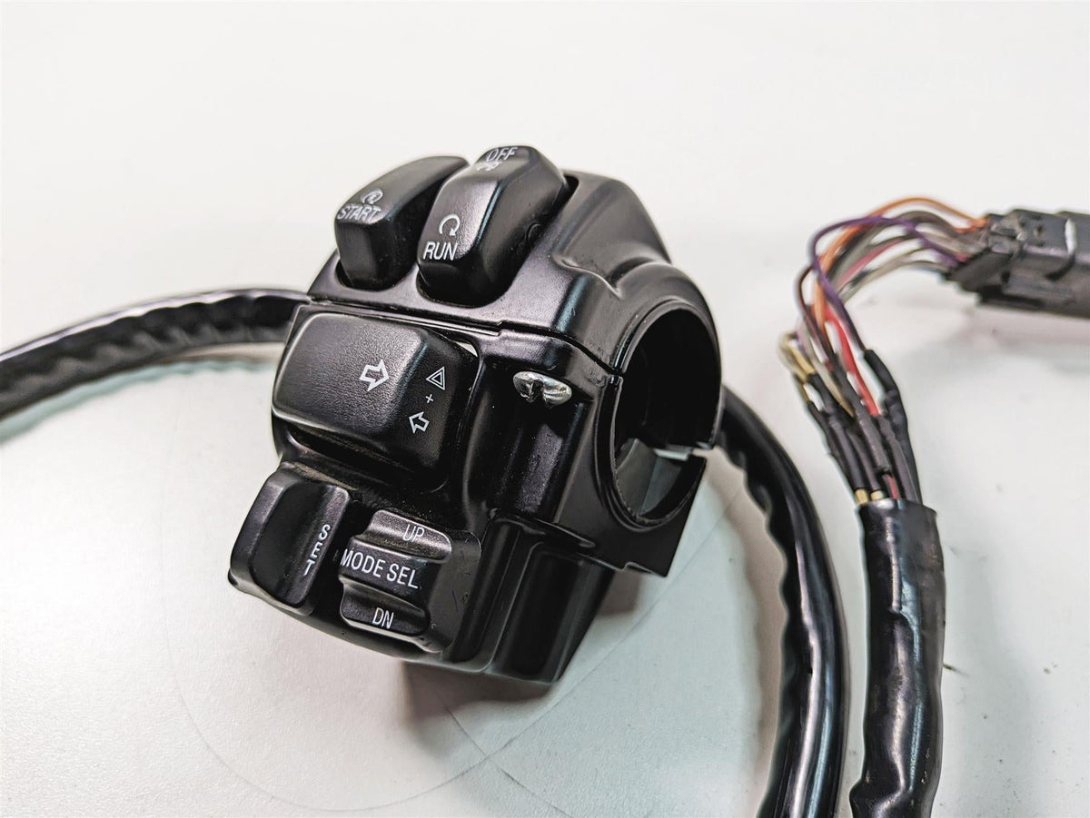 2011 Harley Touring FLTRU Road Glide Right Hand Control Switch - Read 71682-06A {{ shop.shopifyCountryName }} - Mototech271