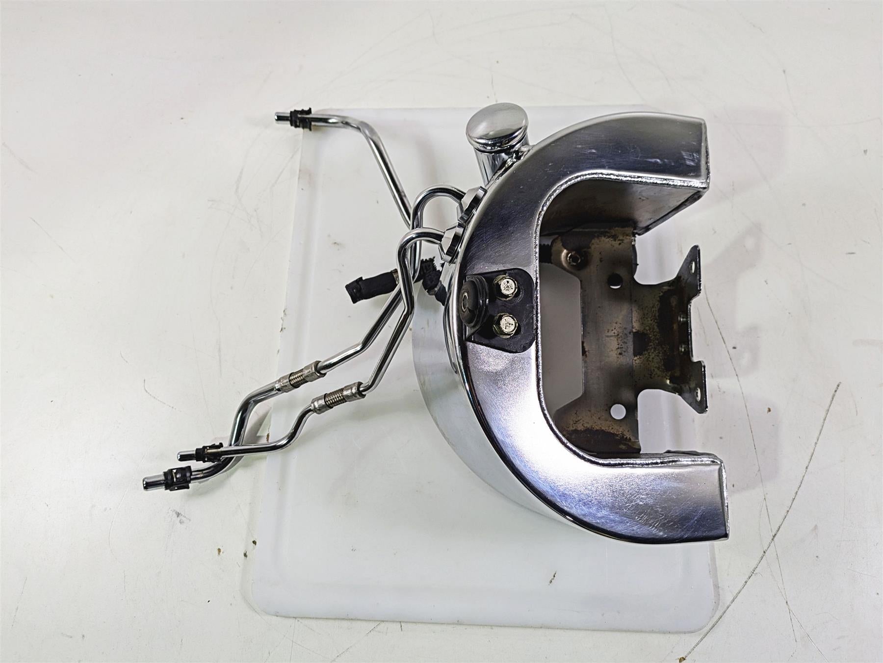 2008 Harley FLSTC 105TH Softail Heritage Oil Tank Reservoir & Lines 62498-00A {{ shop.shopifyCountryName }} - Mototech271