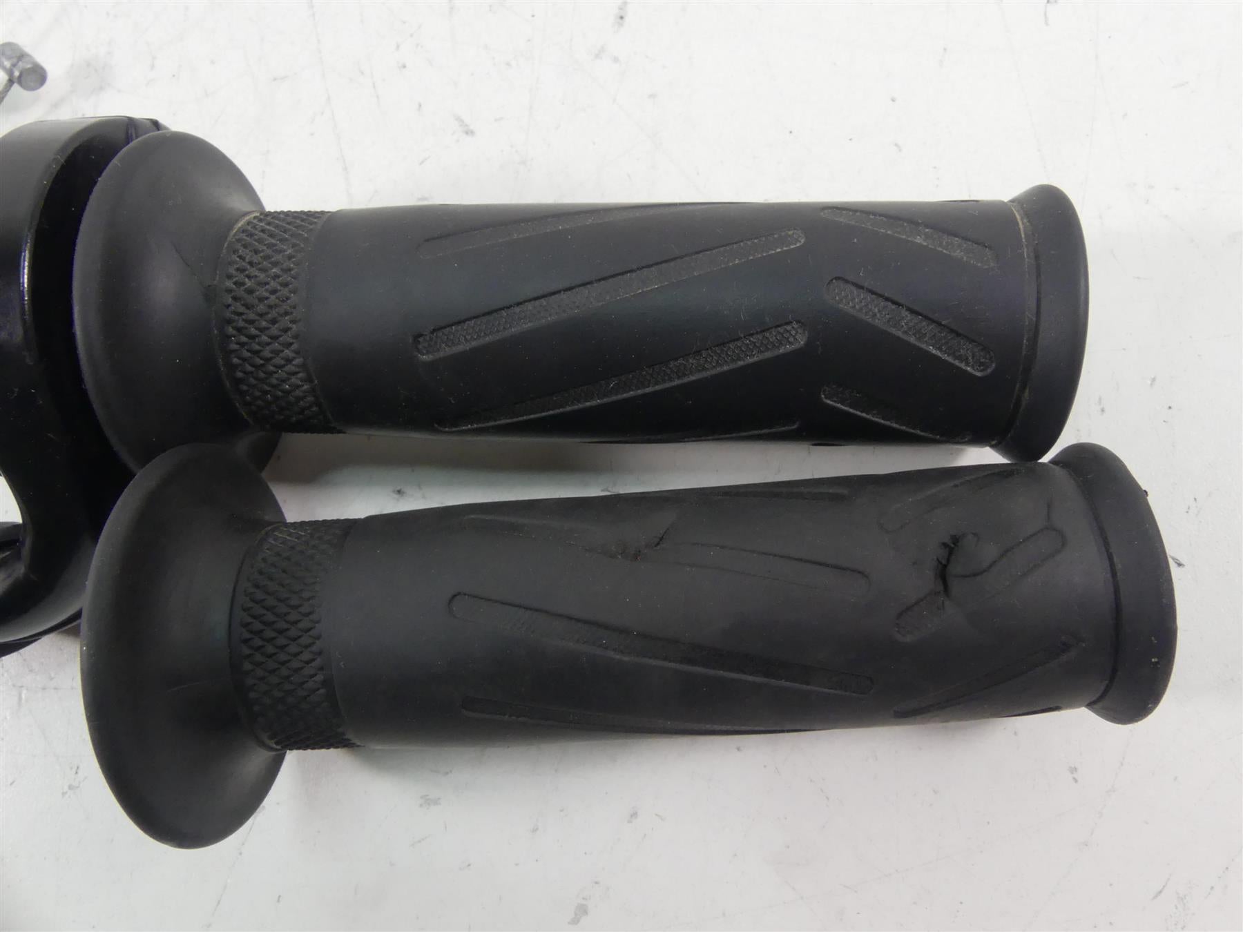 2008 Yamaha FZ1 Fazer Hand Throttle Grip Cable Set 4YR-26240-02-00 4YR-26240-03 {{ shop.shopifyCountryName }} - Mototech271