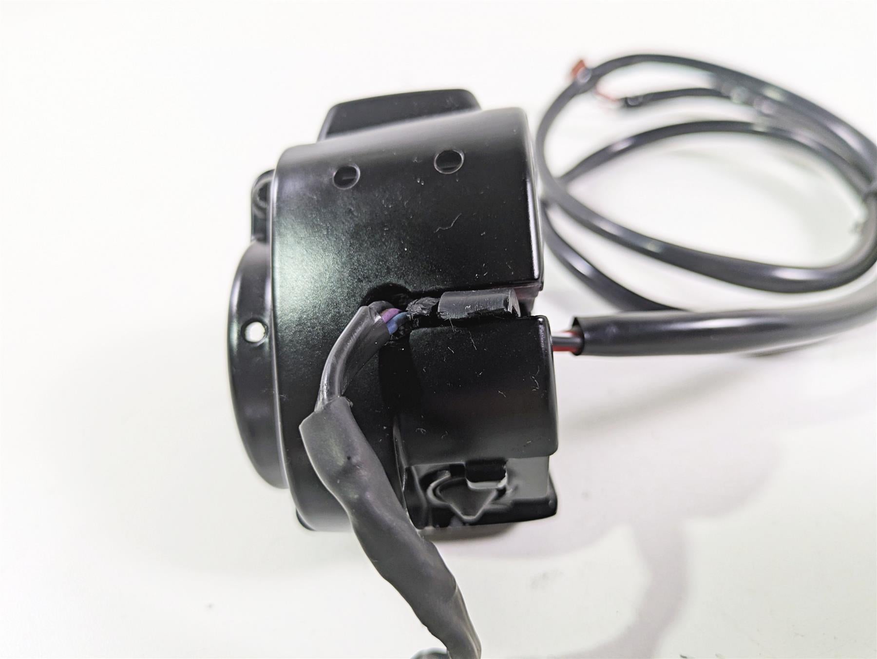 2014 Harley FXDF Dyna Fat Bob Left Hand Control Switch & Blinker 72945-12 {{ shop.shopifyCountryName }} - Mototech271
