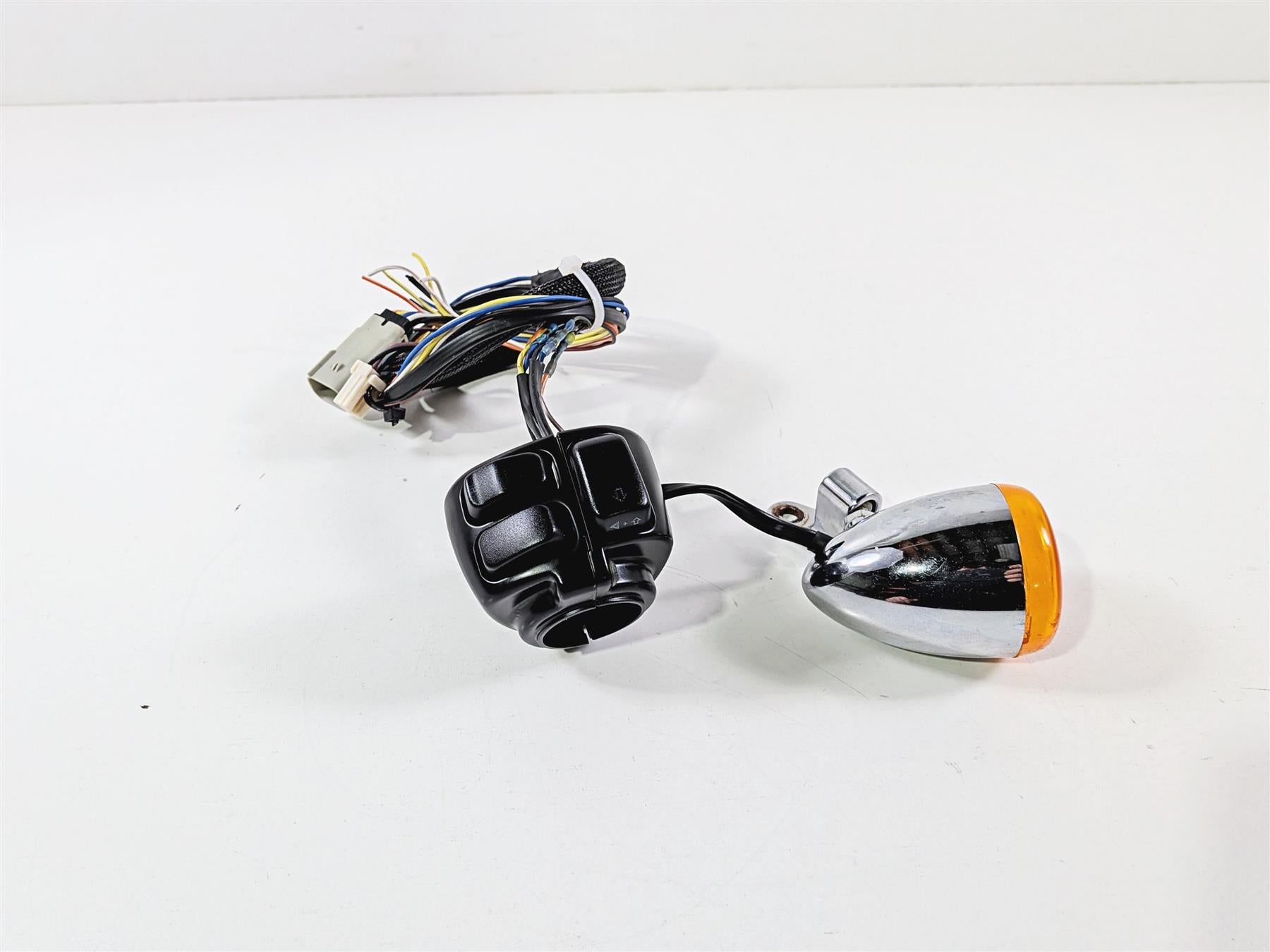 2011 Harley FXDF Dyna Fat Bob Left Hand Control Switch & Turn Signal 71682-06A {{ shop.shopifyCountryName }} - Mototech271