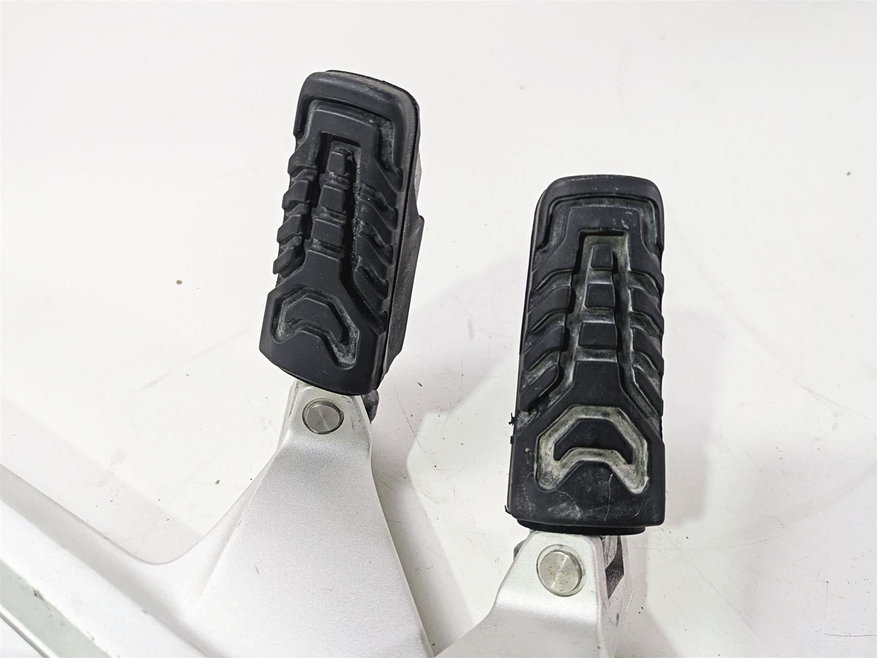 2016 BMW R1200RT K52 Rear Passenger Foot Peg Set 46718534789 46718534790 {{ shop.shopifyCountryName }} - Mototech271