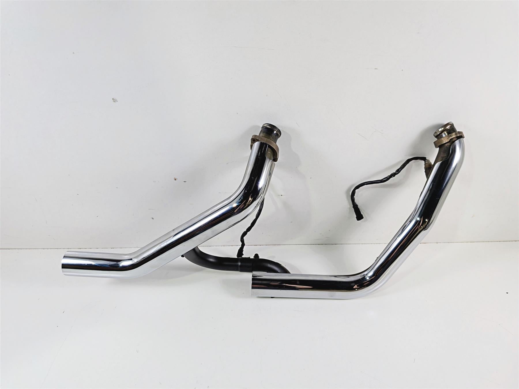 2007 Harley Dyna FXDB Street Bob Stock Exhaust Header Manifold Set 65631-06 {{ shop.shopifyCountryName }} - Mototech271