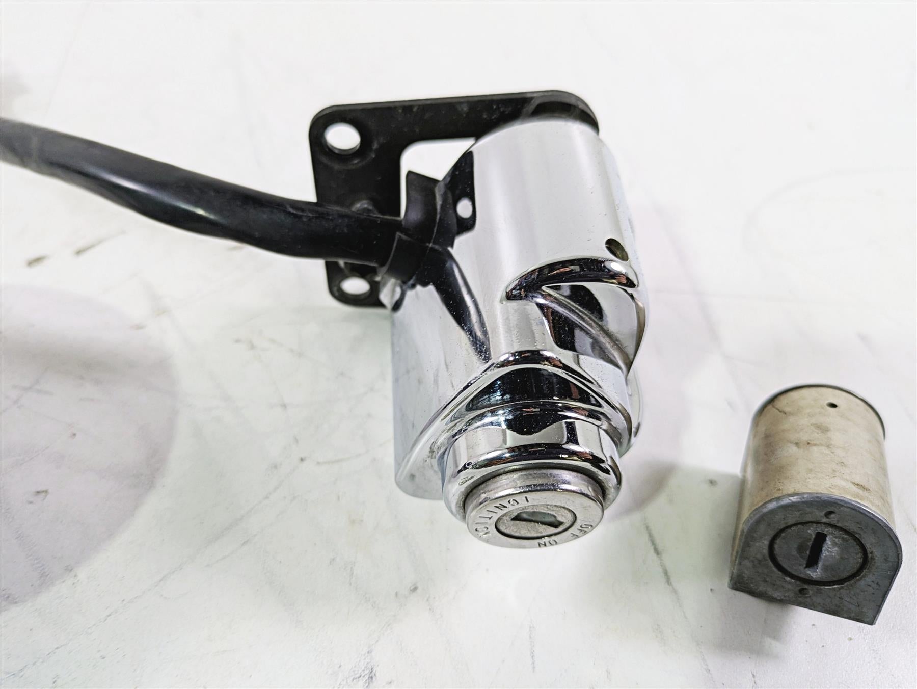 2002 Honda V-Twin VTX1800 C Ignition Switch Key Lock Set READ 35100-MCH-000 {{ shop.shopifyCountryName }} - Mototech271