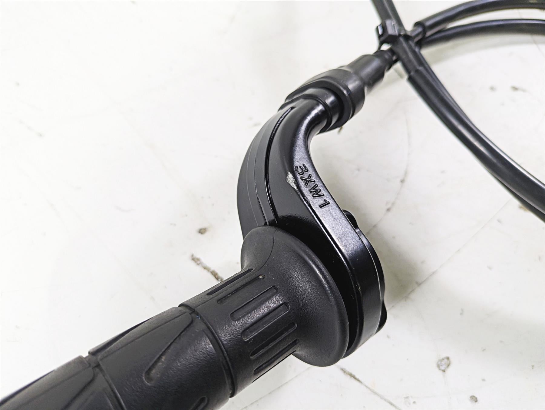 2005 Kawasaki ZX12R Ninja Throttle Grip & Cables Set 32099-1193 {{ shop.shopifyCountryName }} - Mototech271