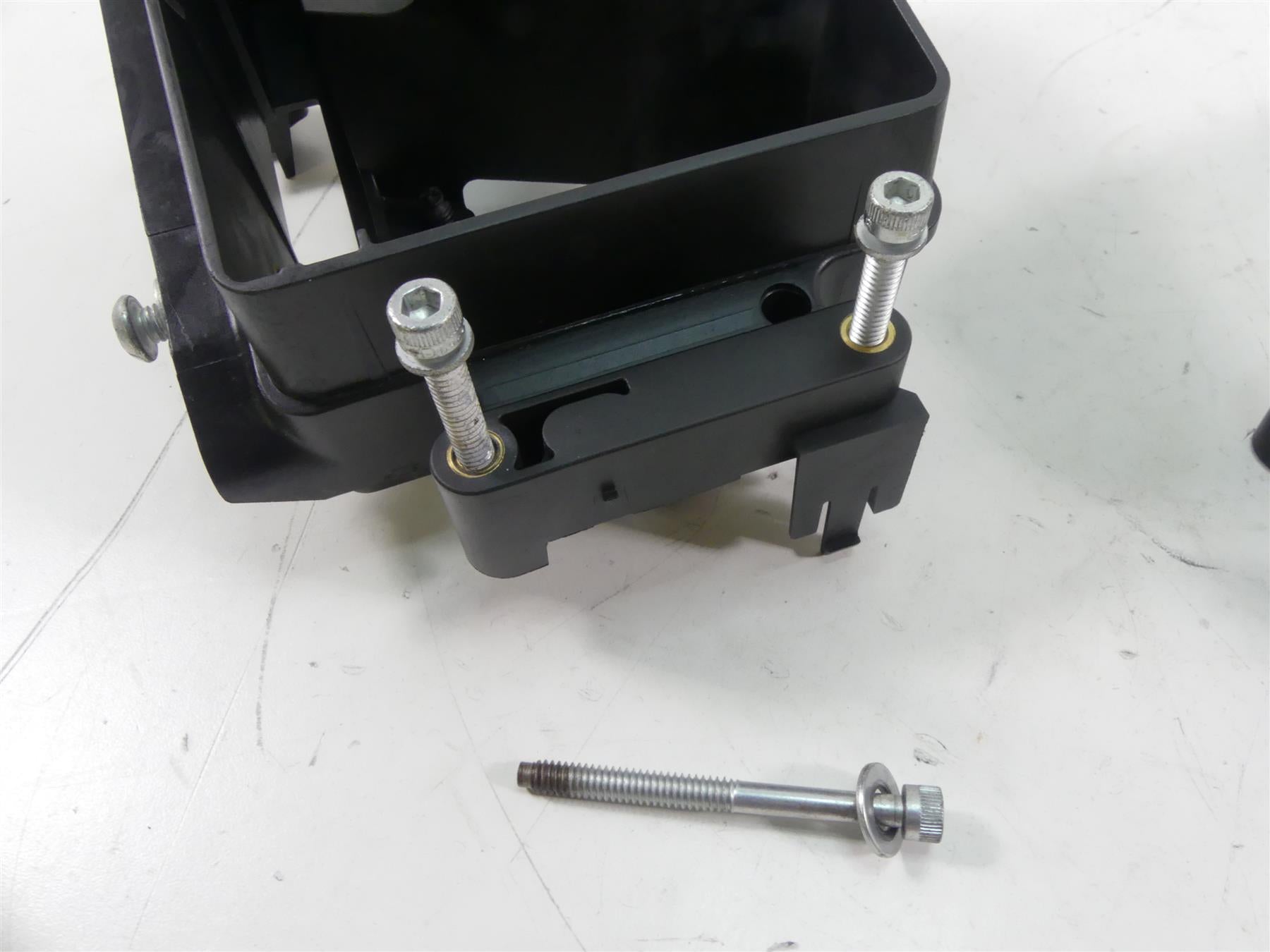 2013 Harley FXDWG Dyna Wide Glide Electric Tray & Cover Lid 70367-12 66361-12 {{ shop.shopifyCountryName }} - Mototech271