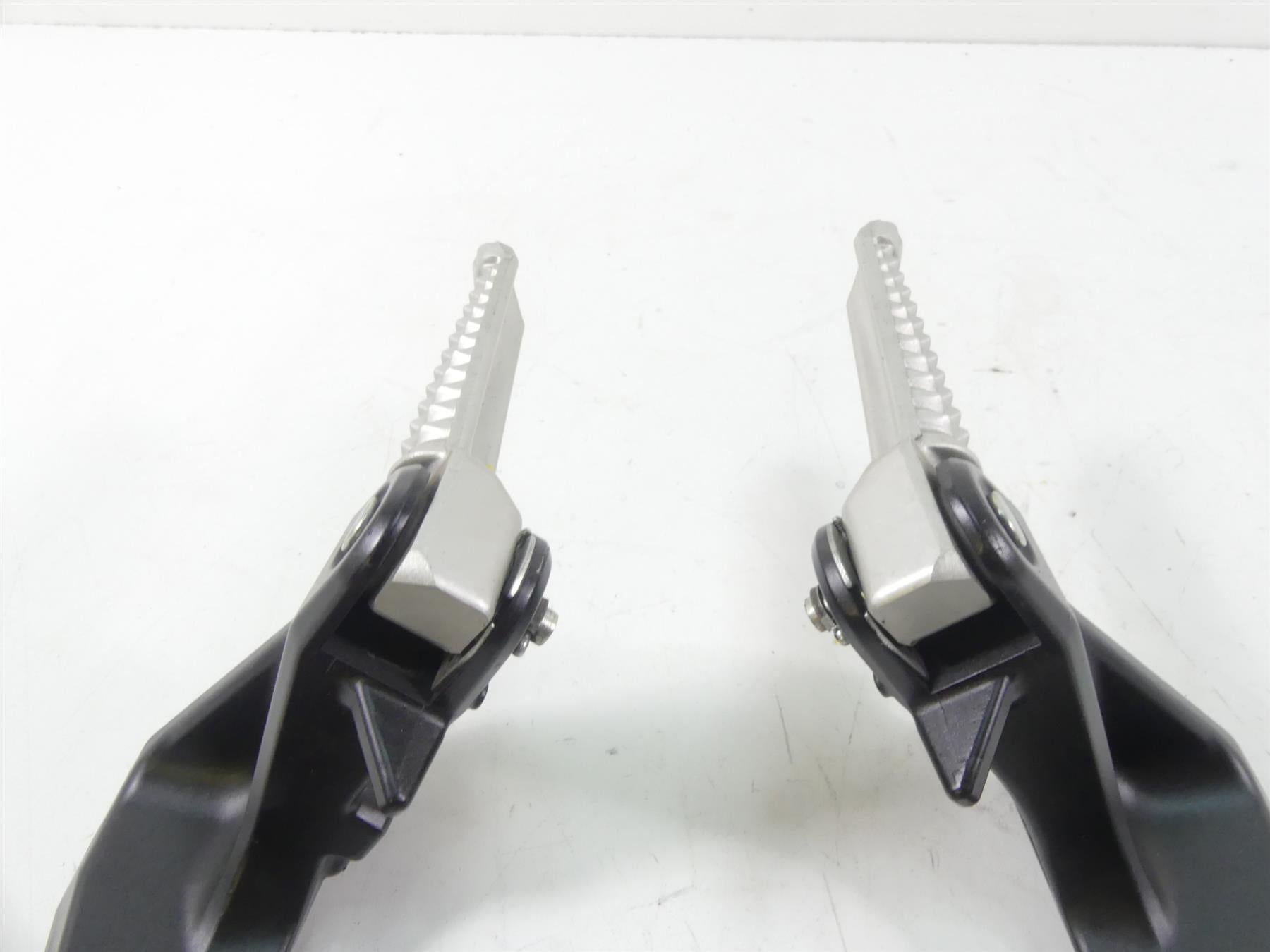 2013 Yamaha VMX17 V-Max 1700 Rear Passenger Footpeg Set - Read 2S3-27430-00-00 {{ shop.shopifyCountryName }} - Mototech271