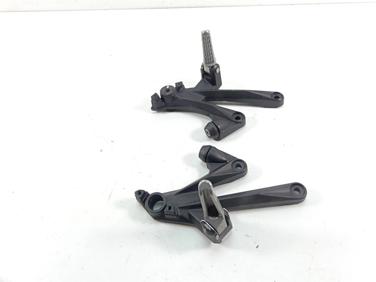 2017 Kawasaki ZX1400 ZX14R Ninja Rear Passenger Footpeg Bracket Set 35063-0782 {{ shop.shopifyCountryName }} - Mototech271