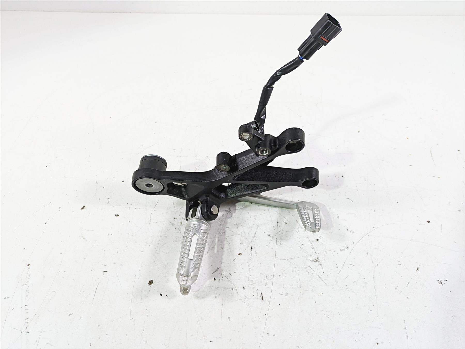 2023 Triumph Street Triple 765 RS Right Rider Footpeg & Brake Pedal T2082484 {{ shop.shopifyCountryName }} - Mototech271