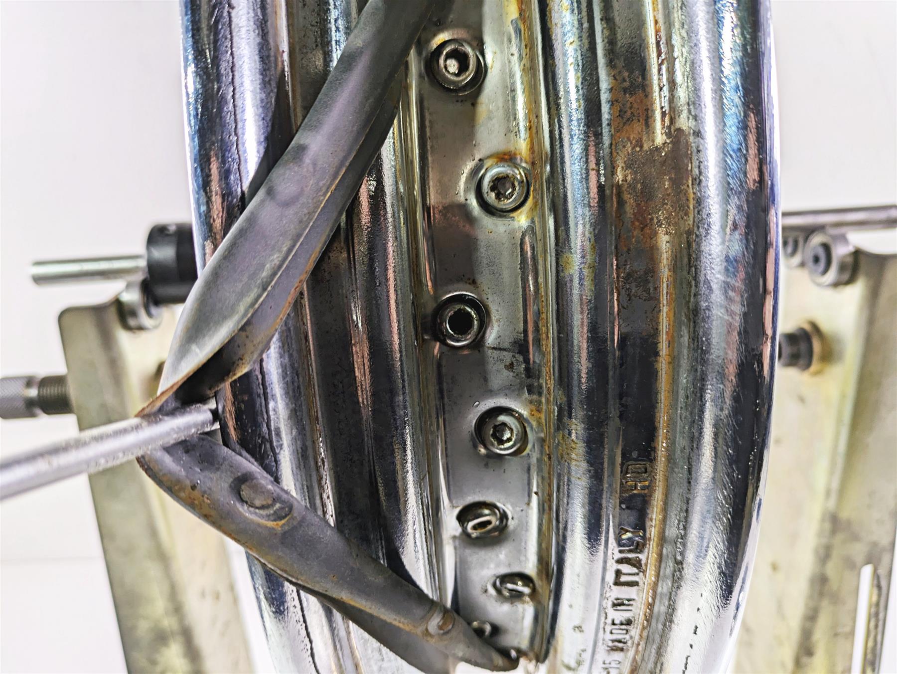 2016 Harley FLSTC Softail Heritage Front Wheel Rim & Cover 16x3 Wobble 41559-08 {{ shop.shopifyCountryName }} - Mototech271
