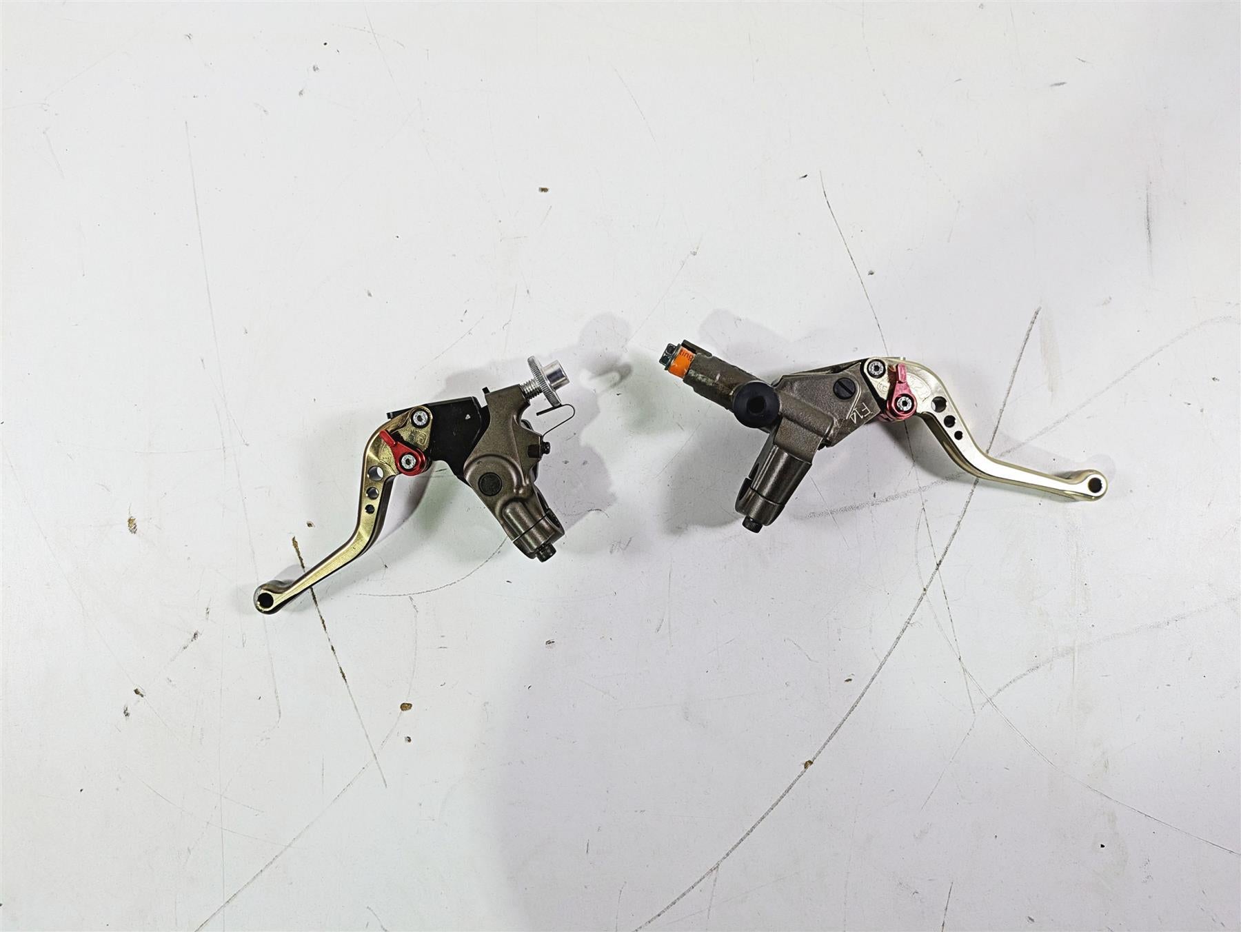 2005 Kawasaki ZX1000 ZX10R Ninja Clutch Perch & Master Cylinder -Read 43015-0031 {{ shop.shopifyCountryName }} - Mototech271