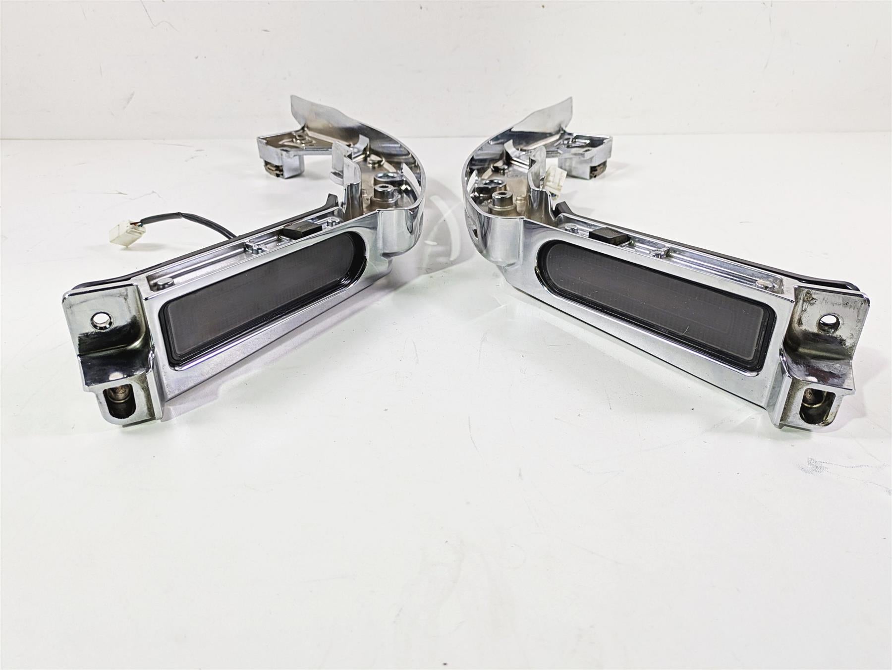 2016 Harley Touring FLHR Road King Rear Chrome Bag Support & Light Set 90200503 {{ shop.shopifyCountryName }} - Mototech271