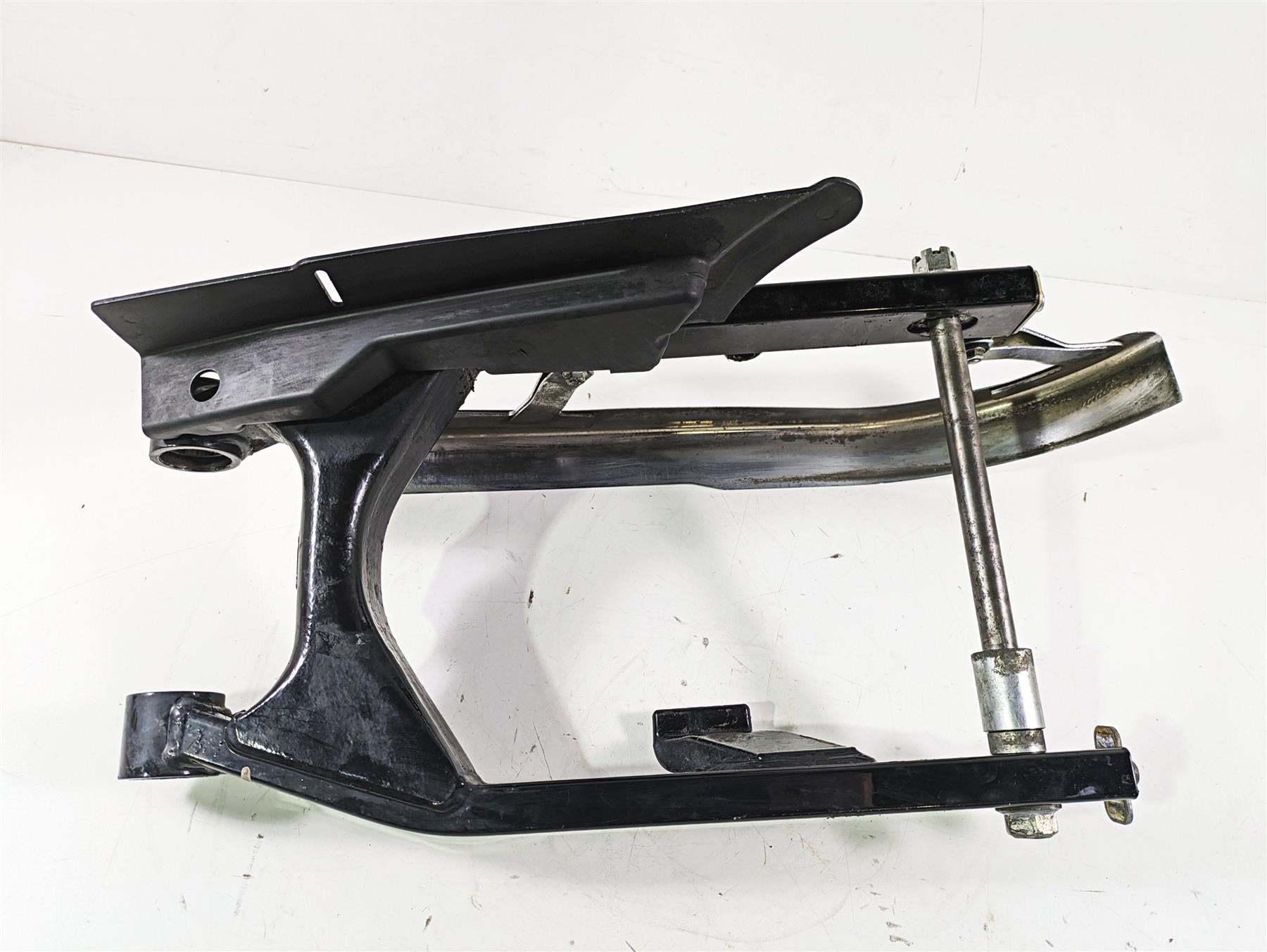 2003 Harley Dyna FXDL Low Rider 100TH Rear Swingarm & Belt Guards 47820-00A {{ shop.shopifyCountryName }} - Mototech271