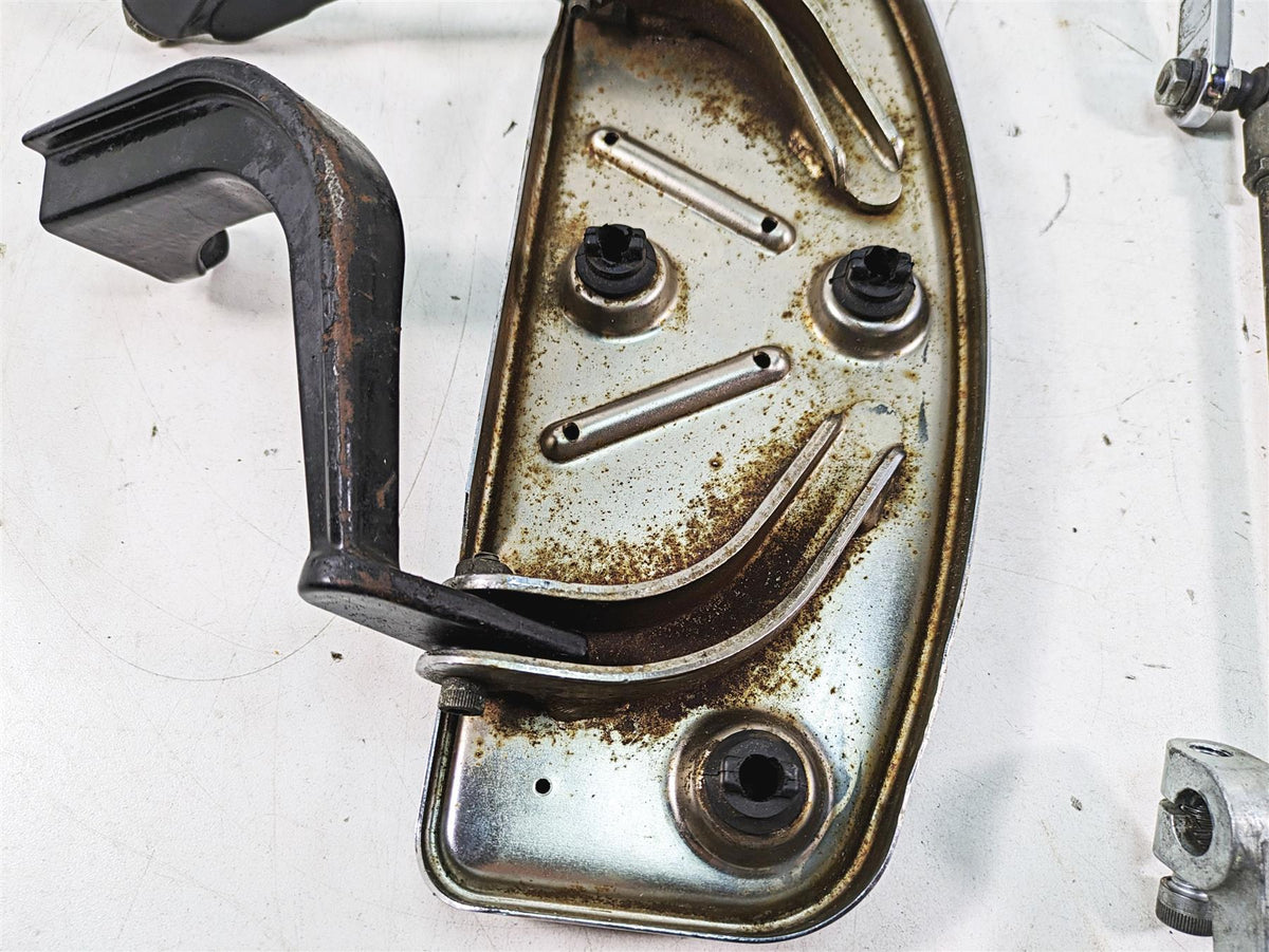 2010 Harley Touring FLHTCU Electra Glide Left Floorboard + Shift Lever 33895-82E {{ shop.shopifyCountryName }} - Mototech271