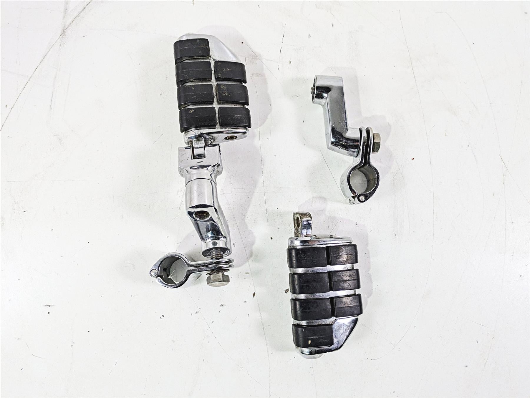 2004 Yamaha XVZ1300 Royal Star Chrome Highway Foot Peg Rest Set FOR PARTS {{ shop.shopifyCountryName }} - Mototech271