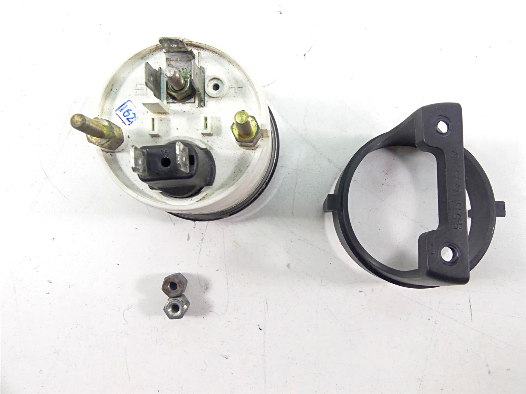 2004 Harley Touring FLHTCUI Electra Glide Oil Pressure Gauge 75032-99B {{ shop.shopifyCountryName }} - Mototech271