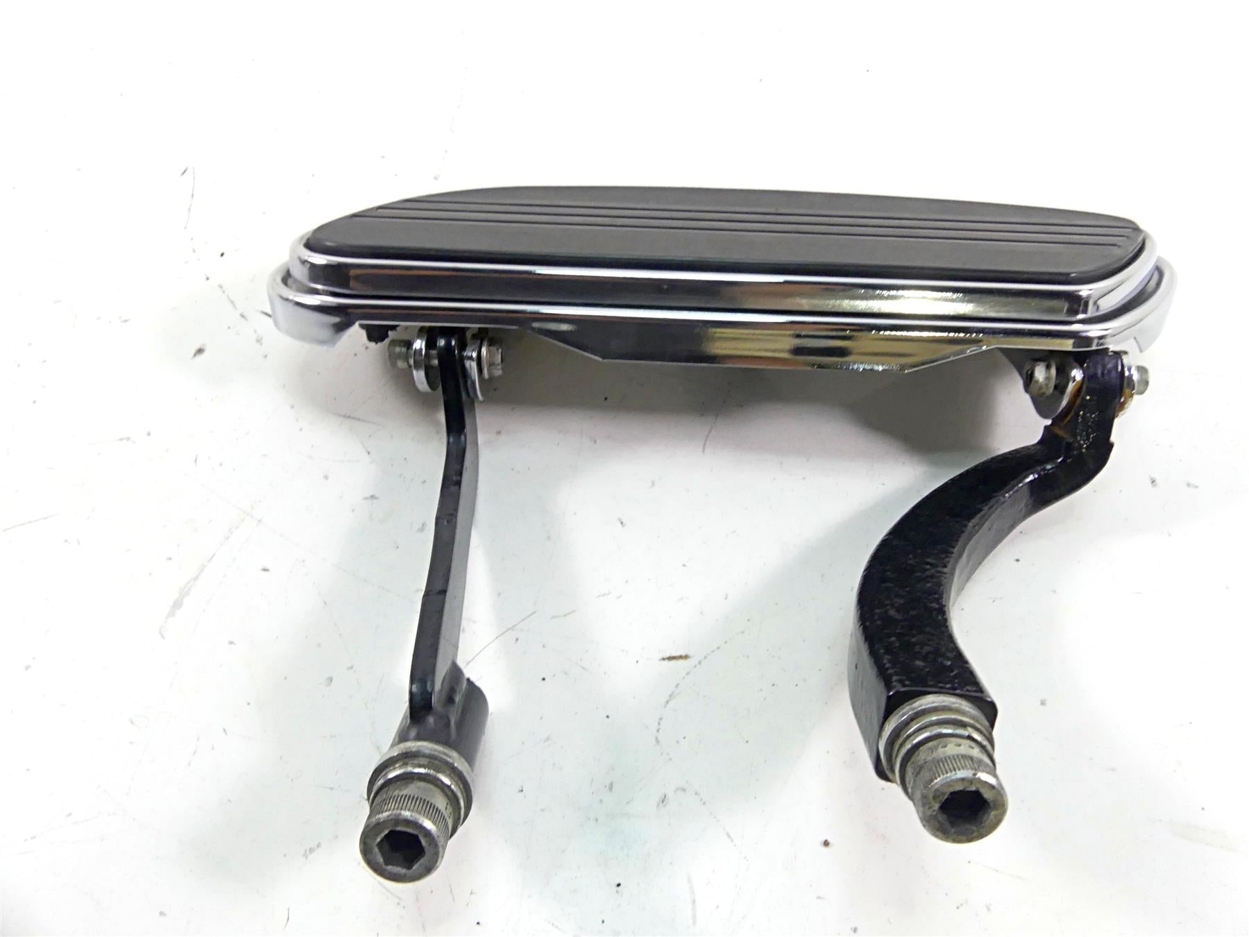 2008 Harley Touring FLHX Street Glide Right Front Floor Board Footrest 50683-04 {{ shop.shopifyCountryName }} - Mototech271