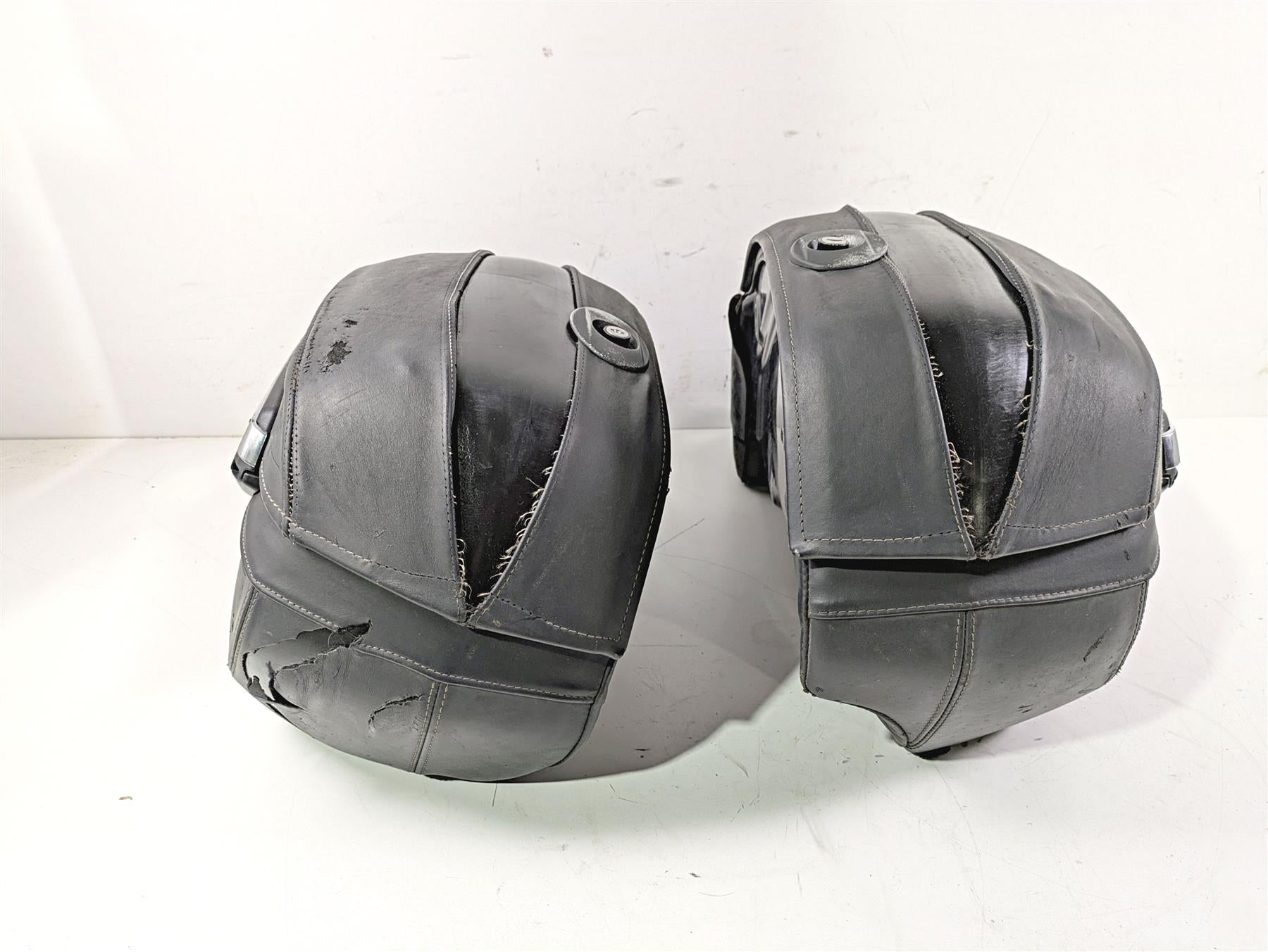 2008 Yamaha XVS1300 V-Star Tourer Saddlebag Set 5S6-F8440-00-00 5S6-F8430-00-00 {{ shop.shopifyCountryName }} - Mototech271
