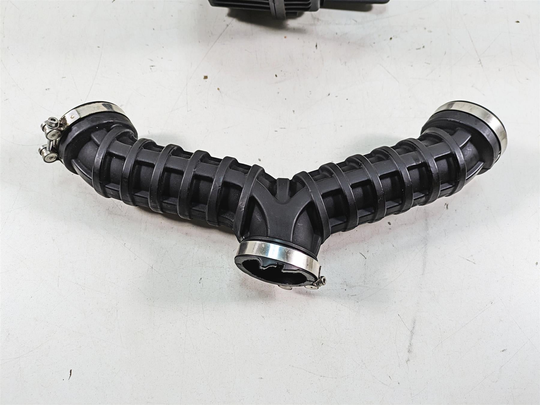 2013 Moto Guzzi V7 750 Stone Air Box Cleaner Breather & Y-Pipe 8878421 {{ shop.shopifyCountryName }} - Mototech271
