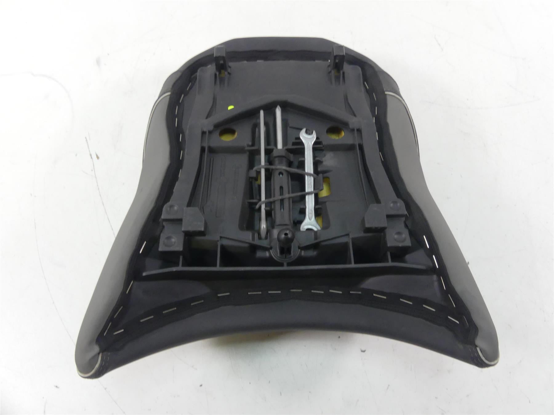 2017 BMW R1200GS GSW K50 Rear Passenger Unheated Seat Saddle 52538532739 {{ shop.shopifyCountryName }} - Mototech271