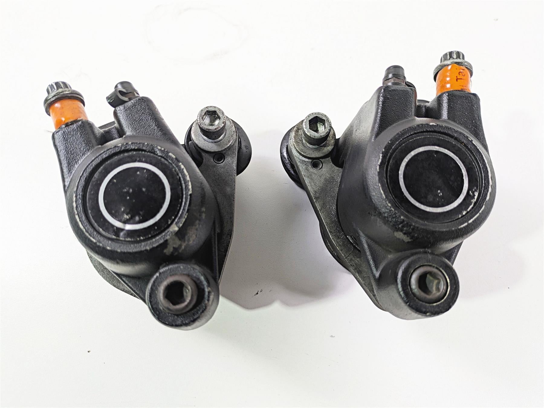 1999 Harley Dyna FXDL Low Rider Front Brake Caliper Set 44023-83C 44046-84C {{ shop.shopifyCountryName }} - Mototech271