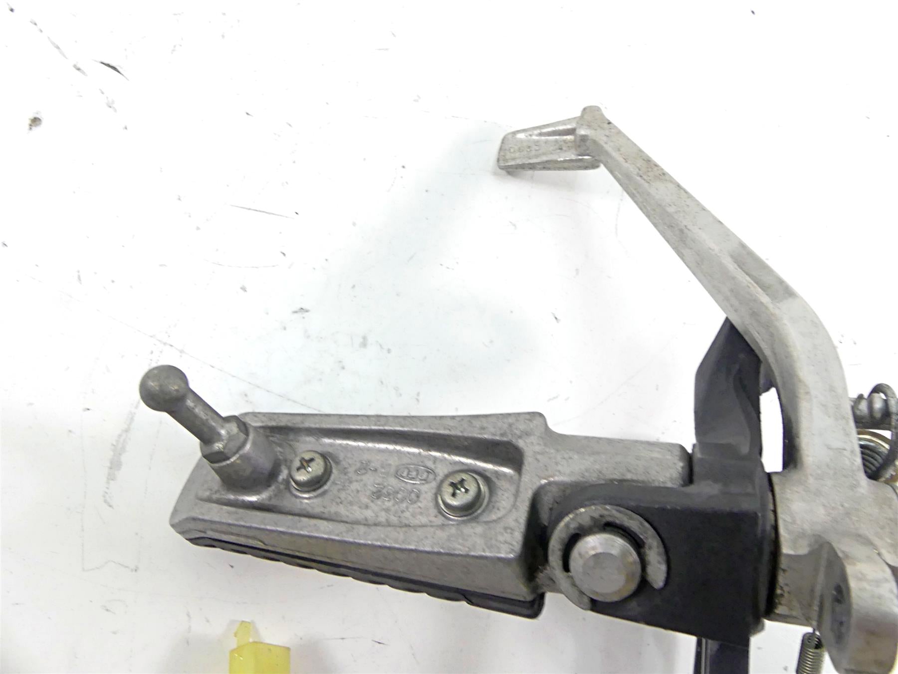 2010 Kawasaki ZX1400 ZX14 R Ninja Front Right Foot Peg & Brake Pedal 34028-0032 {{ shop.shopifyCountryName }} - Mototech271