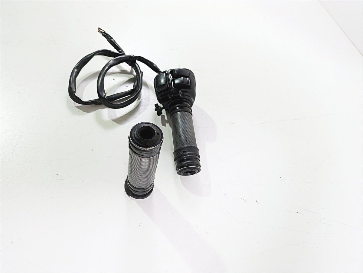 2008 Harley FLSTSB Cross Bones Right Hand Control Switch -No Plug 71684-06A {{ shop.shopifyCountryName }} - Mototech271