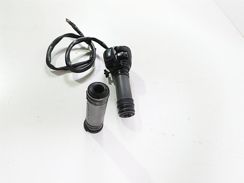 2008 Harley FLSTSB Cross Bones Right Hand Control Switch -No Plug 71684-06A {{ shop.shopifyCountryName }} - Mototech271
