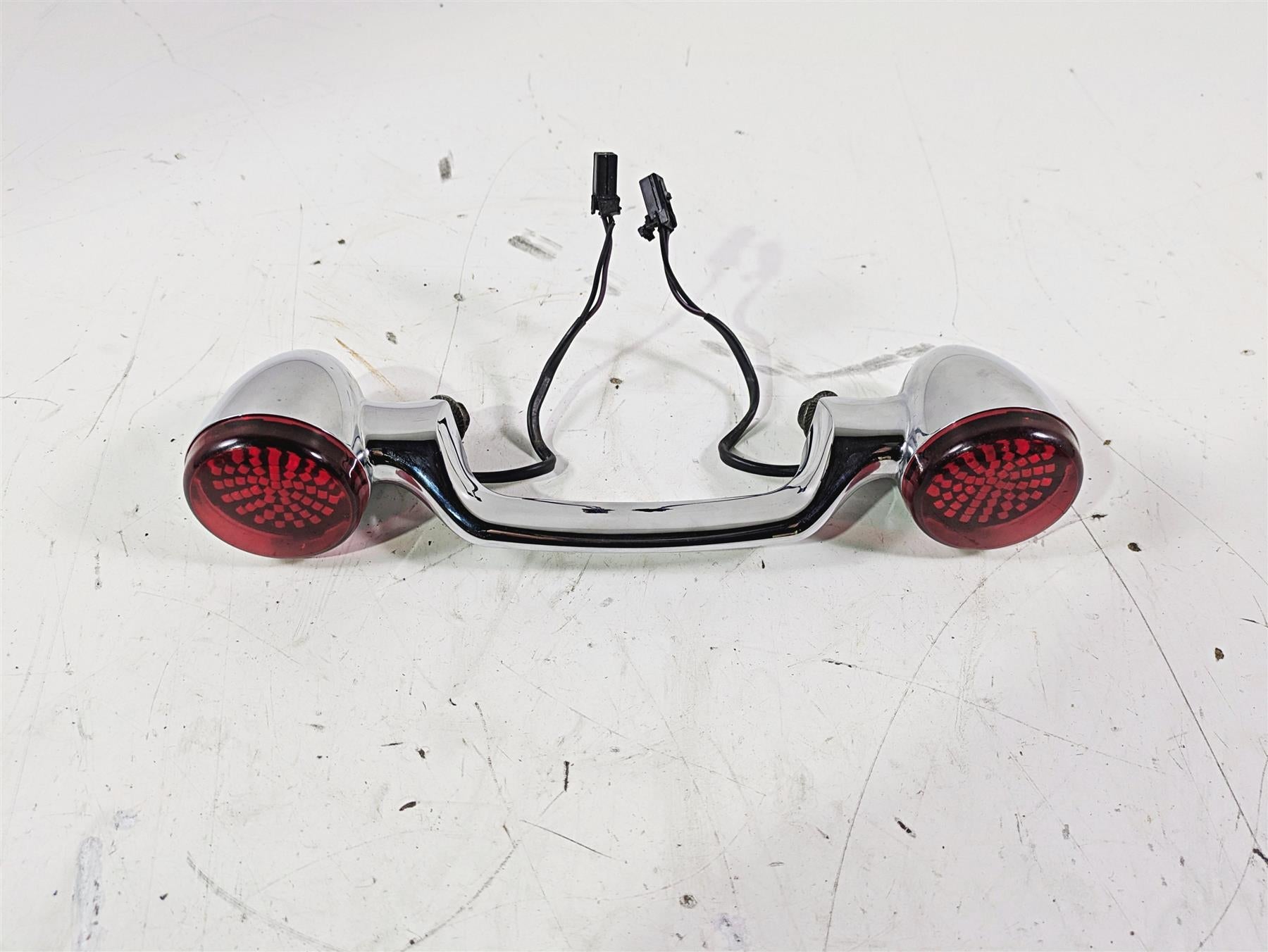 2007 Harley Touring FLHTCU SE CVO E-Glide Rear Blinker Turn Signal Bar 68629-05 | Mototech271