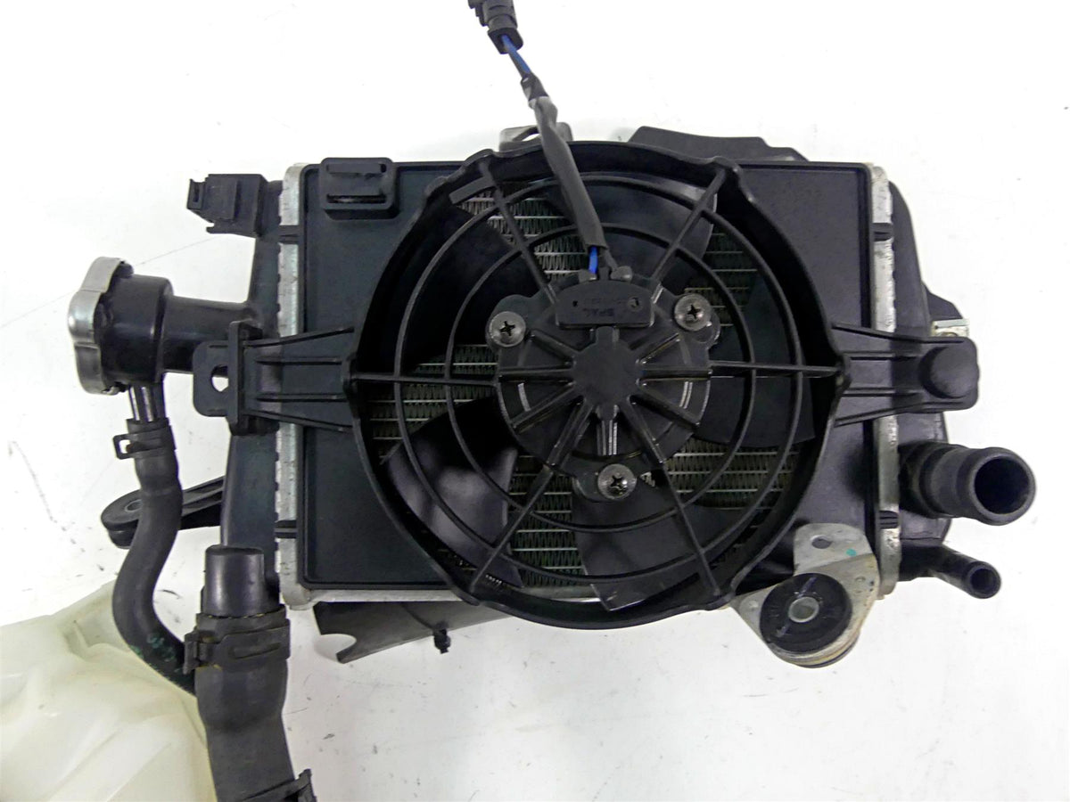 2016 BMW R1200GS Adv K51 Right Radiator Fan Reservoir & Cover 17118546416 {{ shop.shopifyCountryName }} - Mototech271