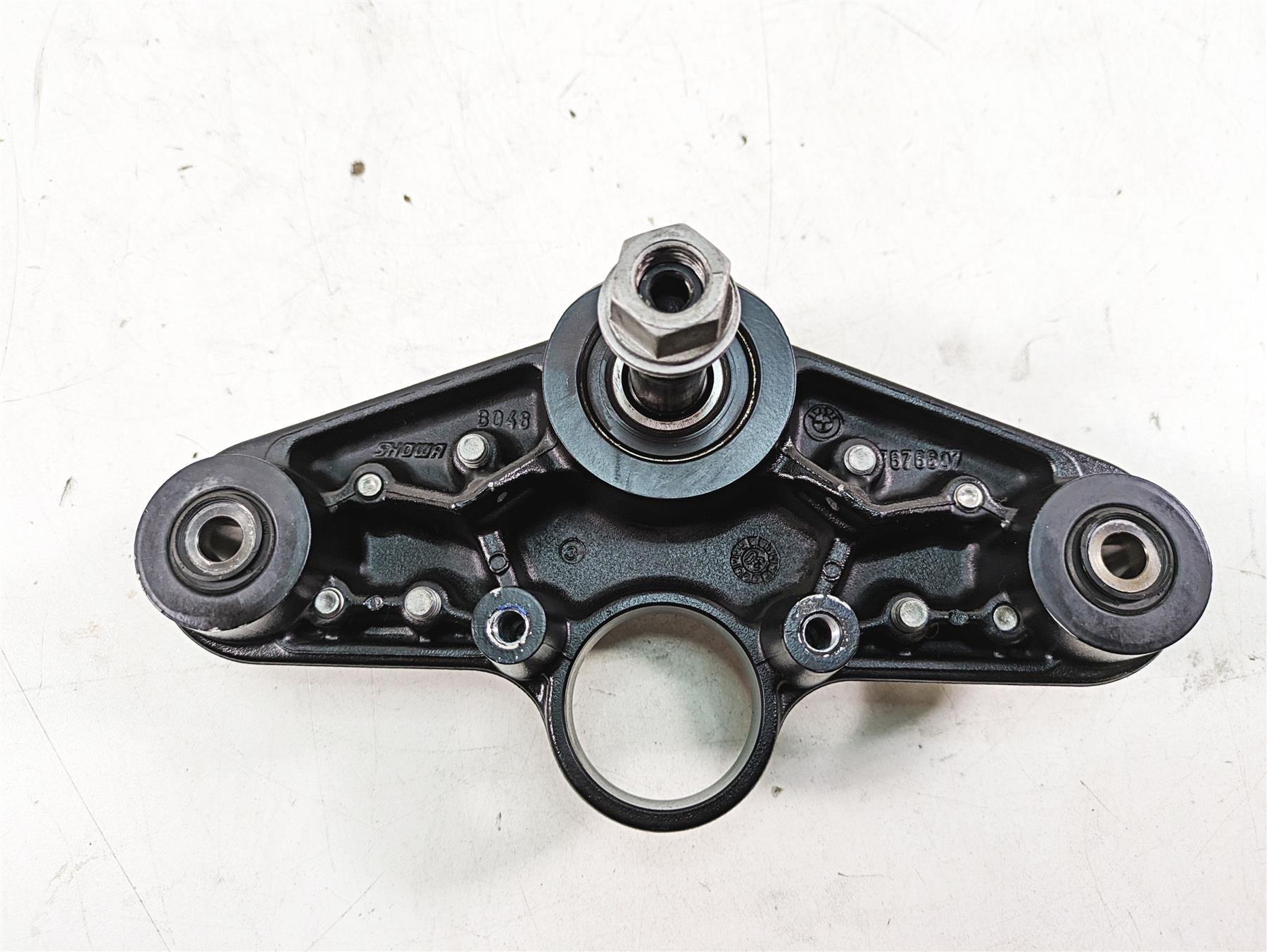 2007 BMW R1200RT K26 Upper Triple Tree Steering Clamp 31428528444 7676607 {{ shop.shopifyCountryName }} - Mototech271