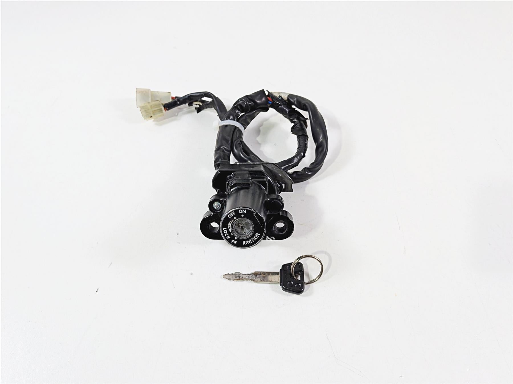 2016 Yamaha YZF R1 RN32 Ignition Switch Key Lock Set 2CR-82501-10-00 {{ shop.shopifyCountryName }} - Mototech271