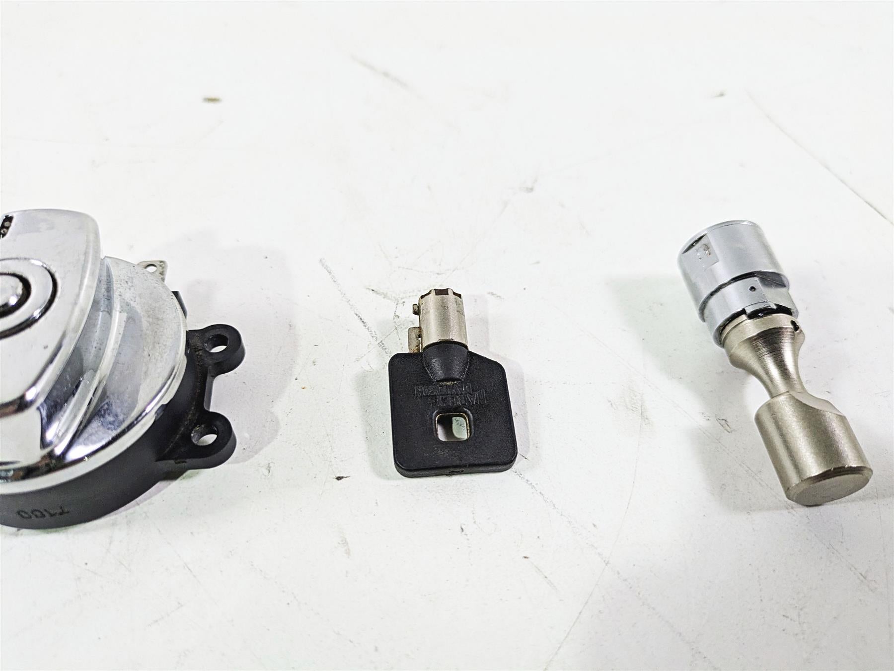 2008 Harley FLSTC 105TH Softail Heritage Ignition Switch Key Lock Set 71450-04 {{ shop.shopifyCountryName }} - Mototech271