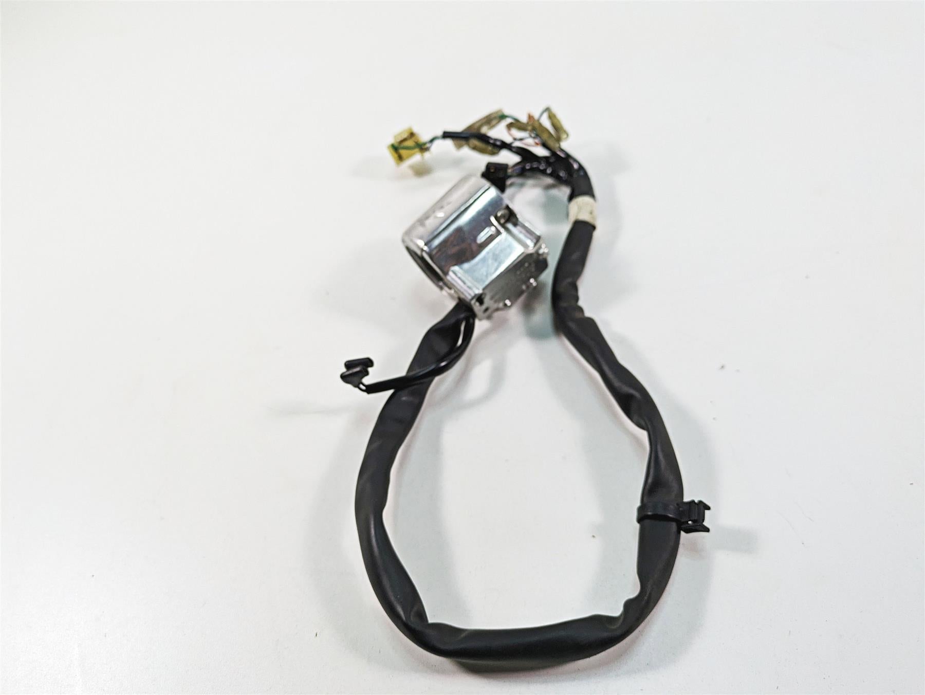 2006 Honda V-Twin VTX1300 R Left Hand Control Switch Blinker 35020-MEA-670 {{ shop.shopifyCountryName }} - Mototech271